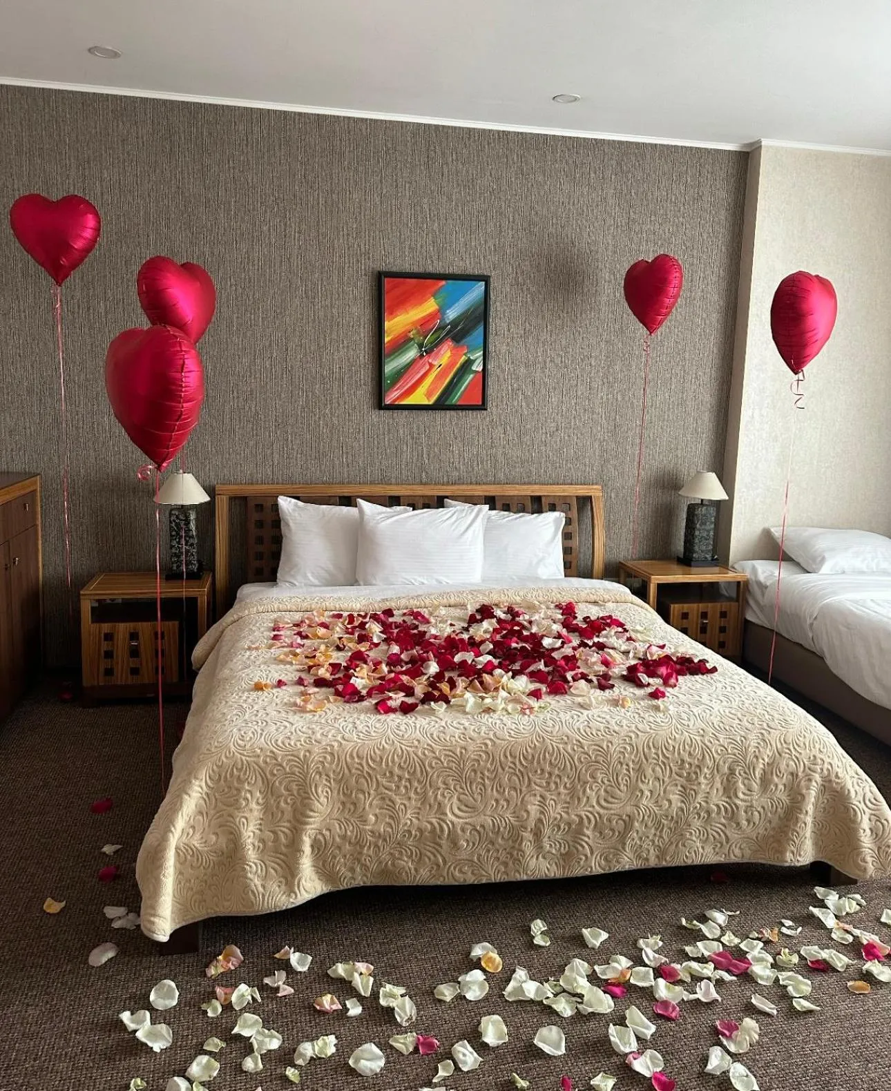 Bedroom, Bed in Golden Dragon