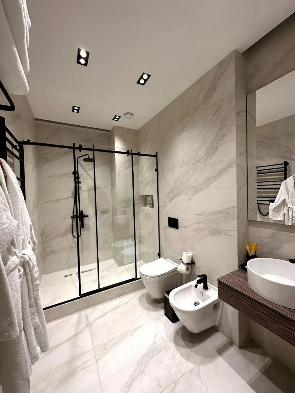 Shower in Golden Dragon