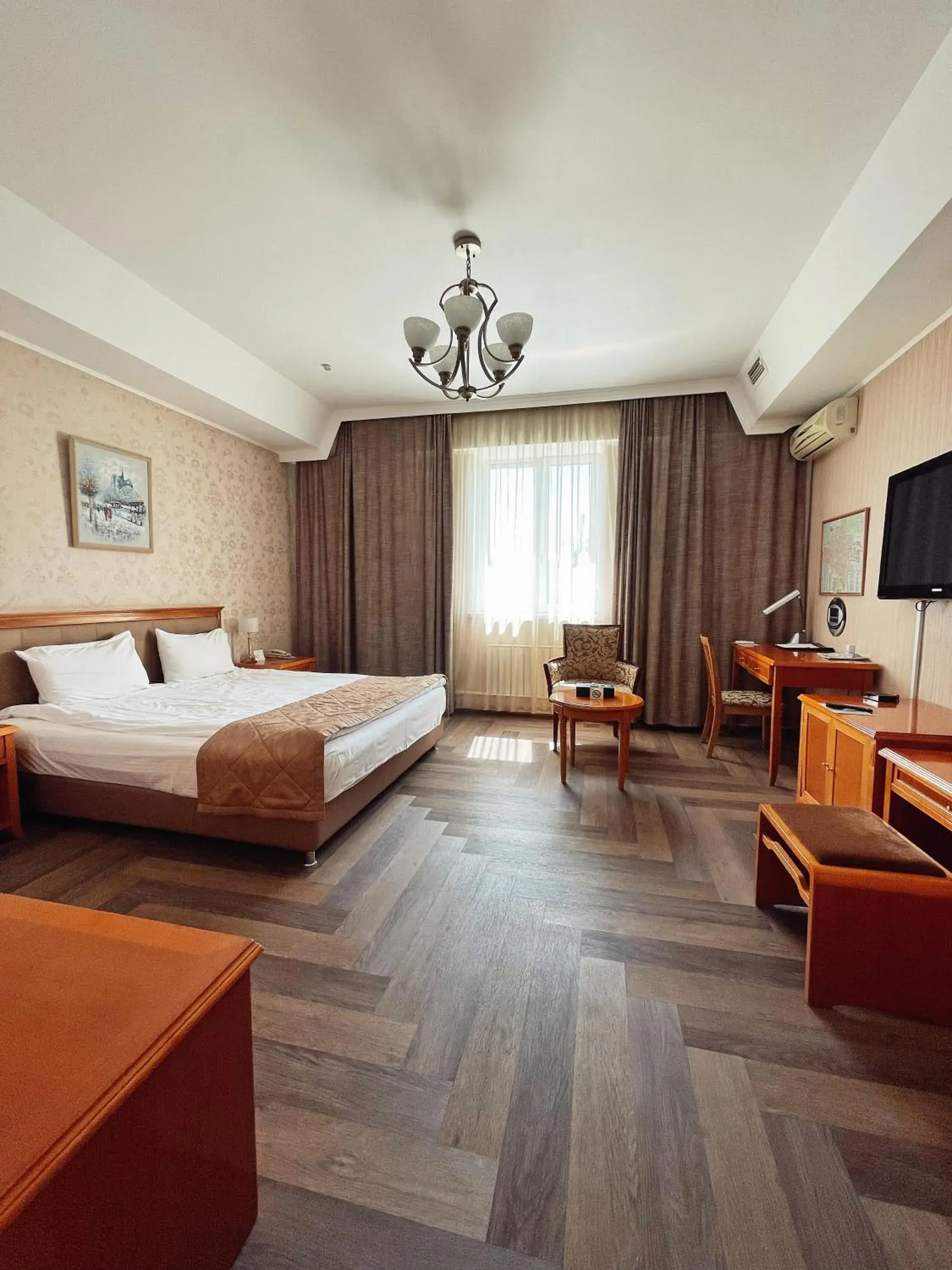 Photo of the whole room, Bed in Golden Dragon Photo of the whole room, Bed in Golden Dragon