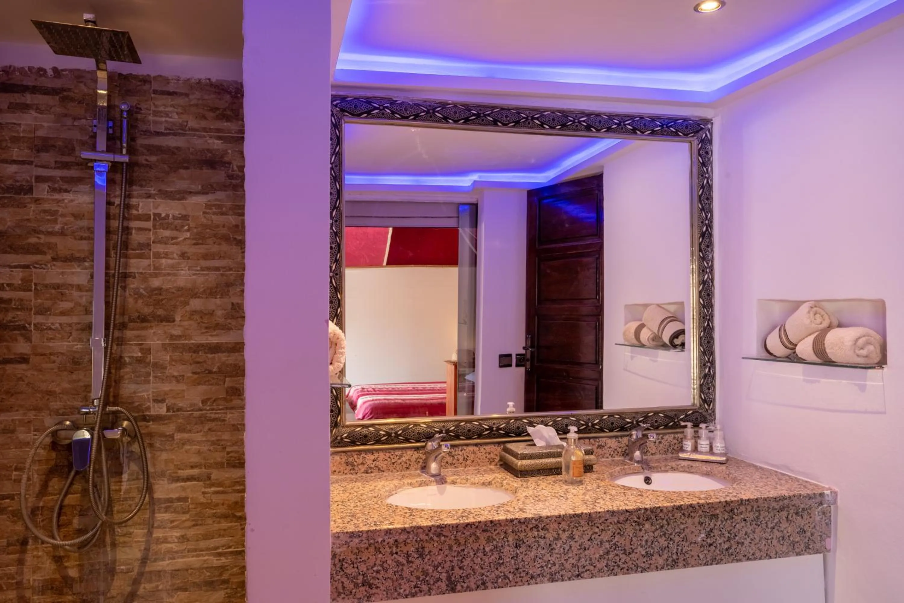 Shower in Canyon Lodge Désert Agafay