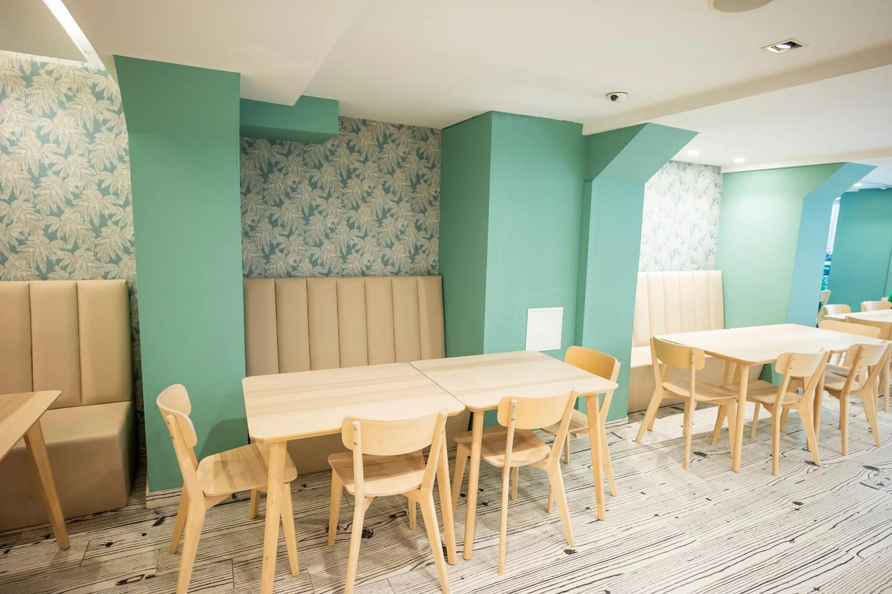 Day's Inn Hotel and Residence