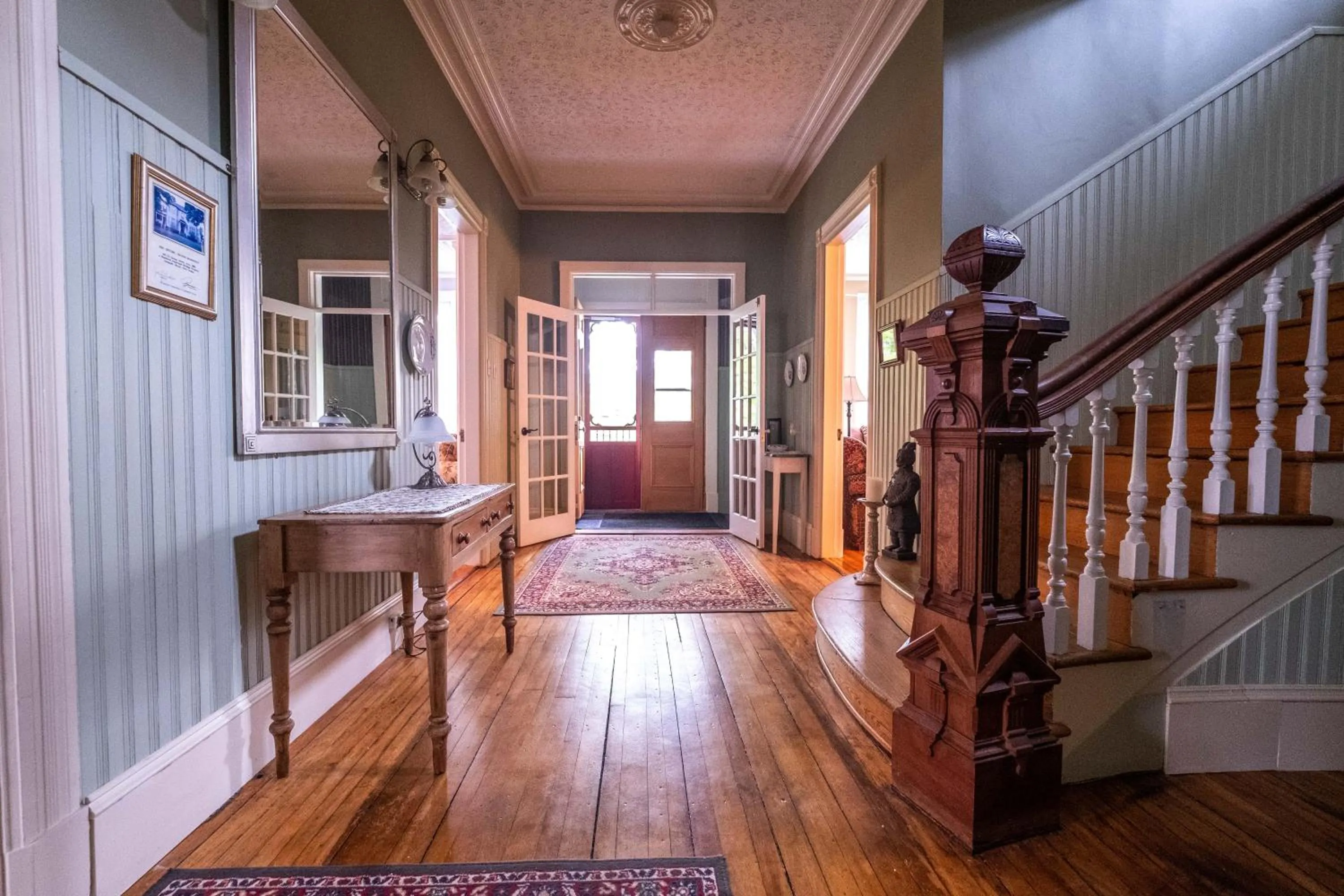Facade/entrance in The Lark & Loon Inn