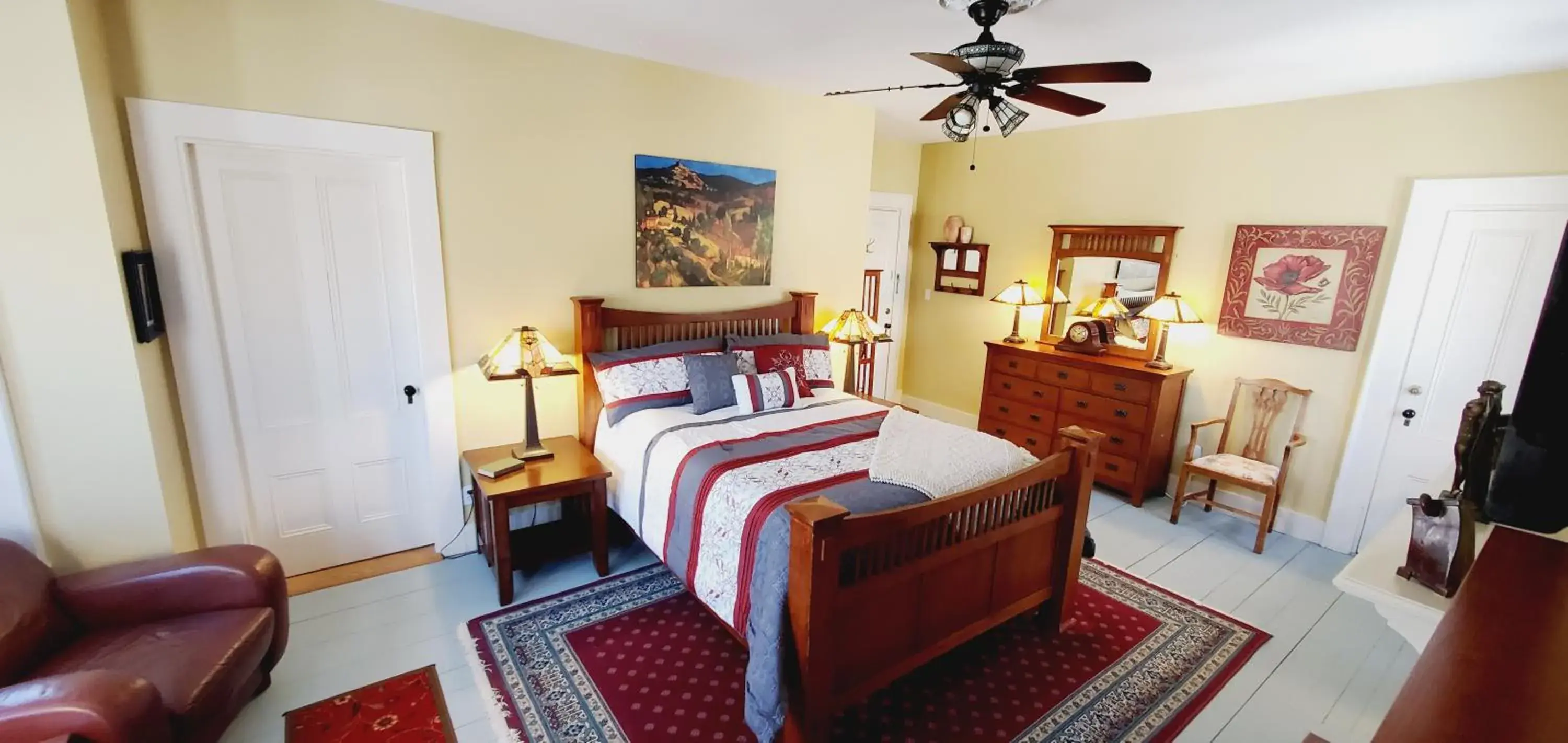 Deluxe Double Room with Bath in The Lark & Loon Inn Deluxe Double Room with Bath in The Lark & Loon Inn