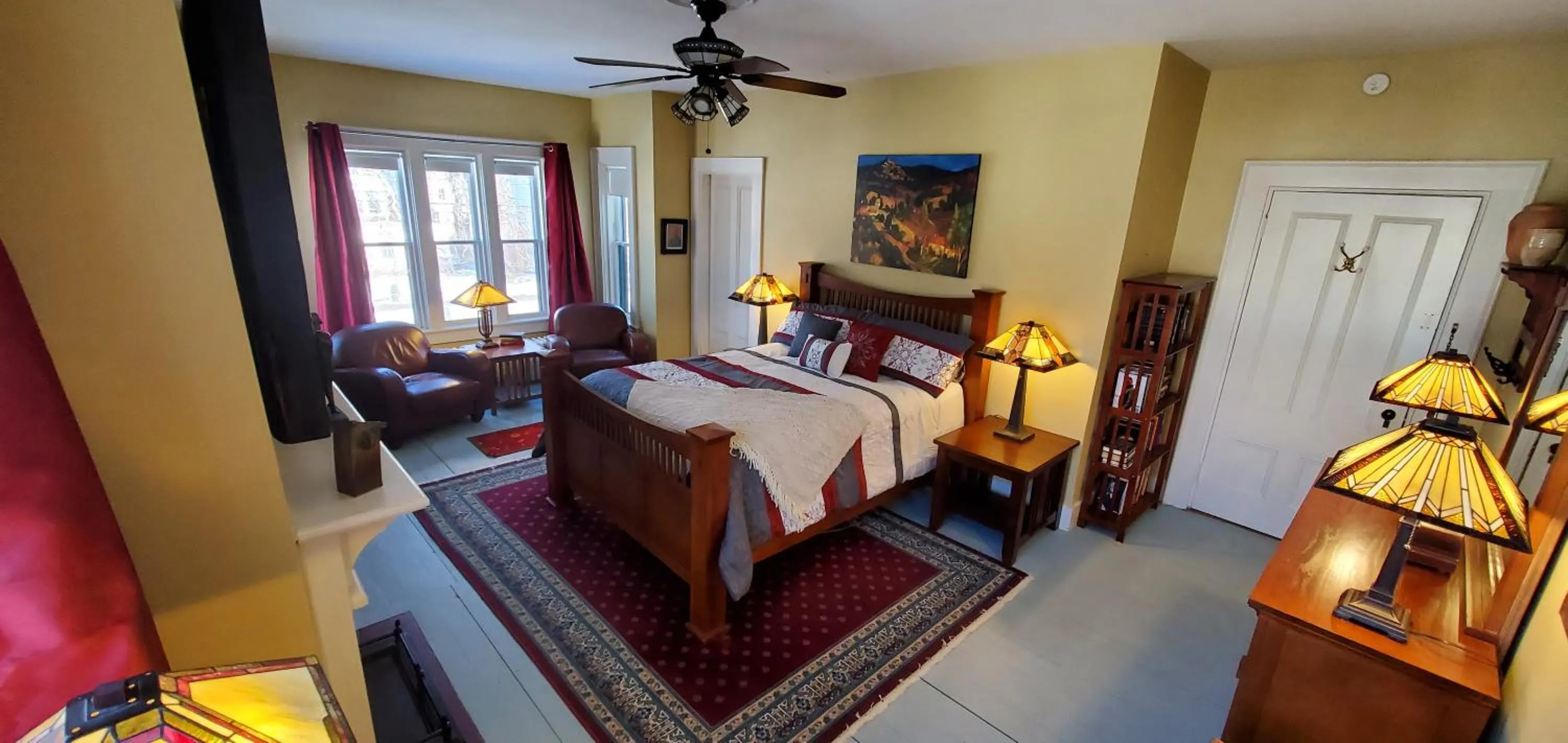 Bed in The Lark & Loon Inn