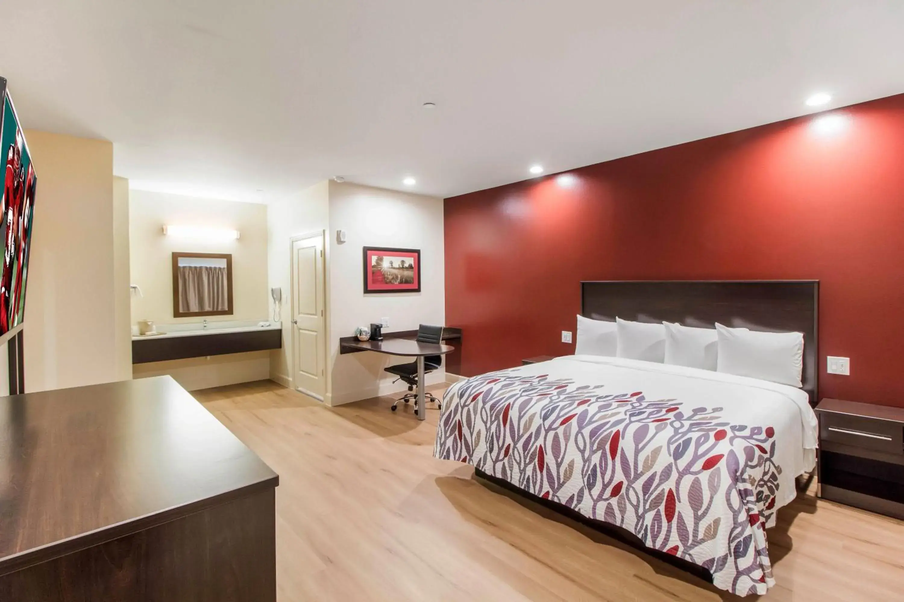 Photo of the whole room, Bed in Red Roof Inn Houston - Willowbrook Photo of the whole room, Bed in Red Roof Inn Houston - Willowbrook