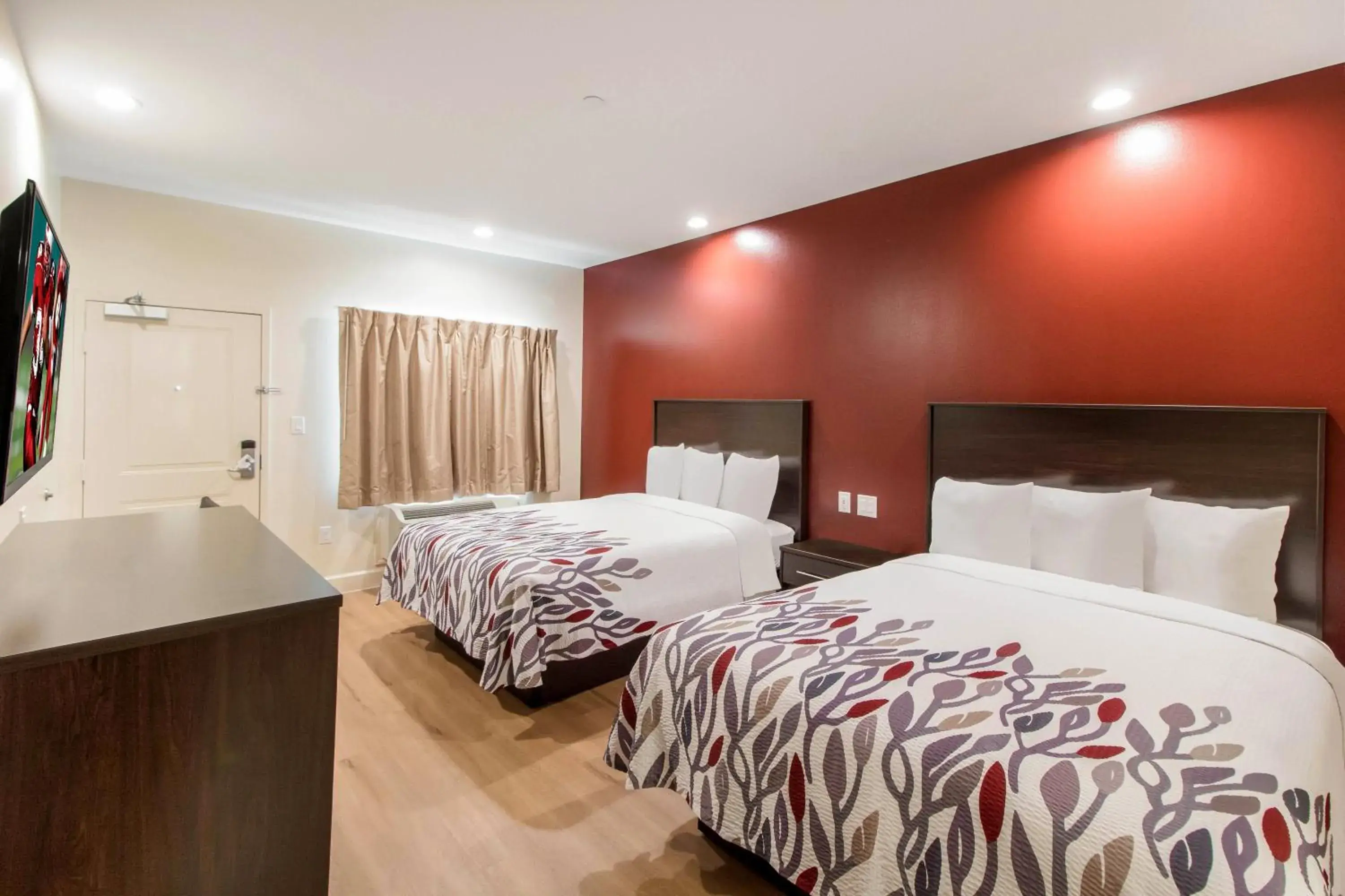 Photo of the whole room, Bed in Red Roof Inn Houston - Willowbrook Photo of the whole room, Bed in Red Roof Inn Houston - Willowbrook