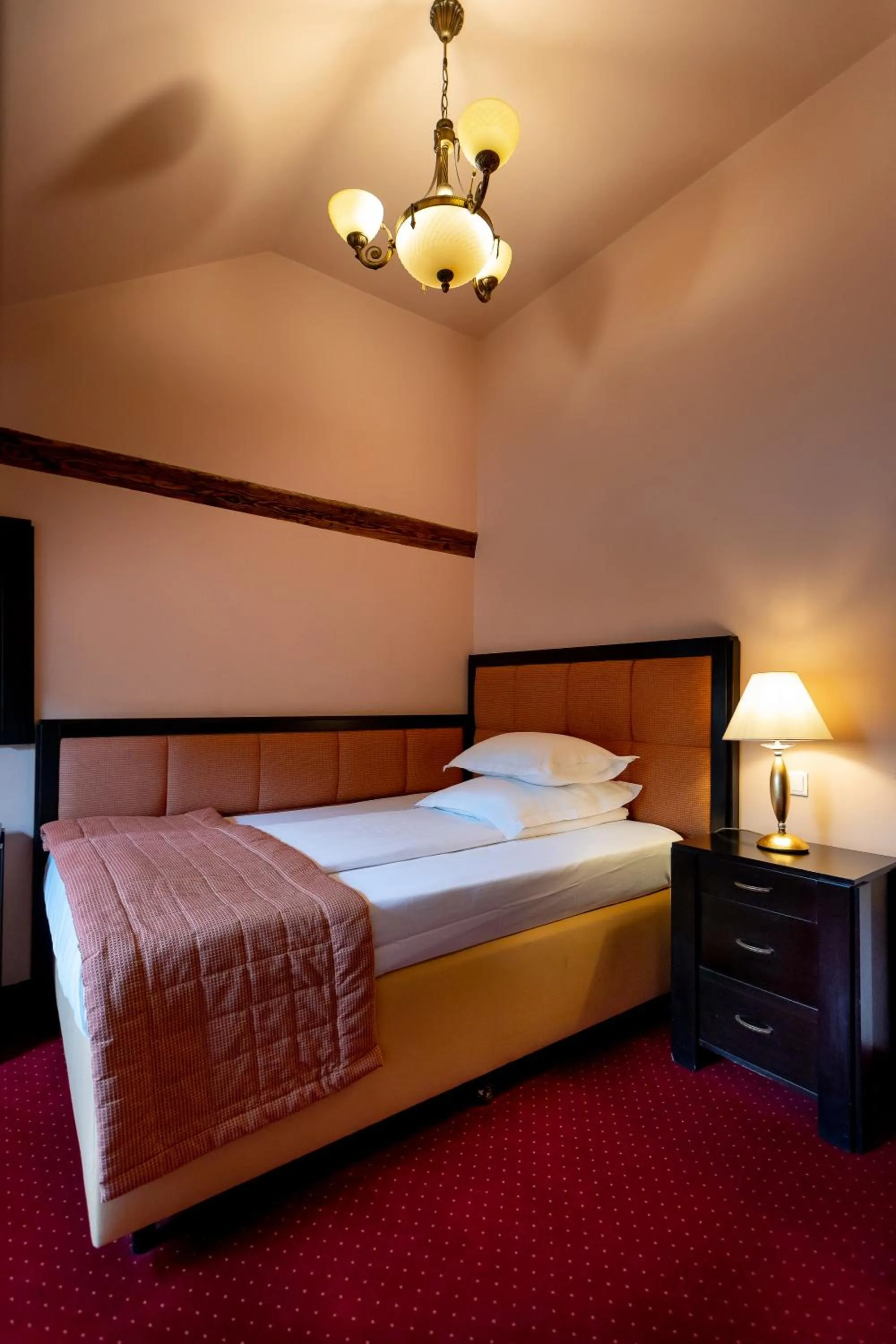 Bed in Hotel Central Park Sighisoara