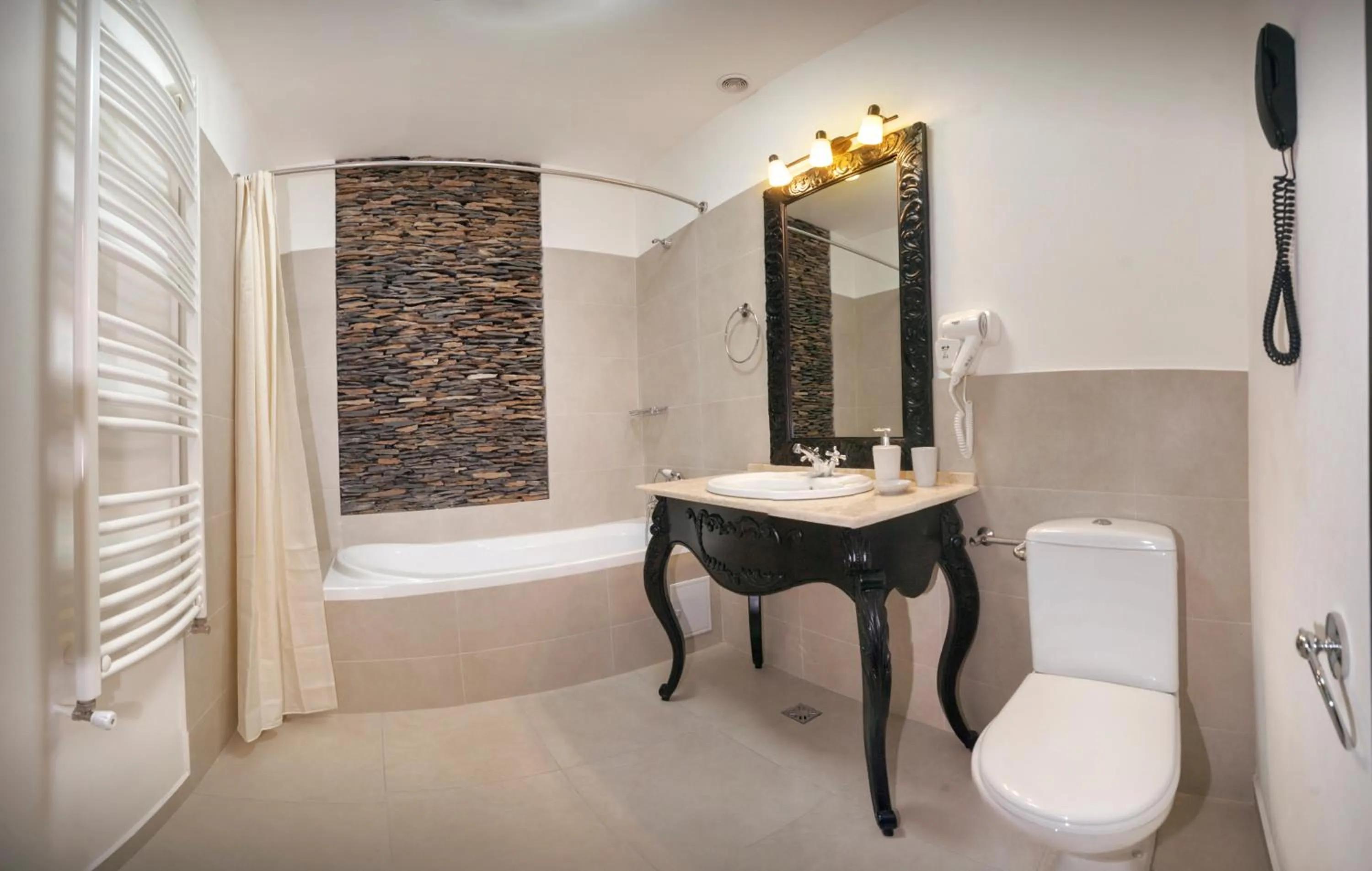 Bathroom in Hotel Central Park Sighisoara