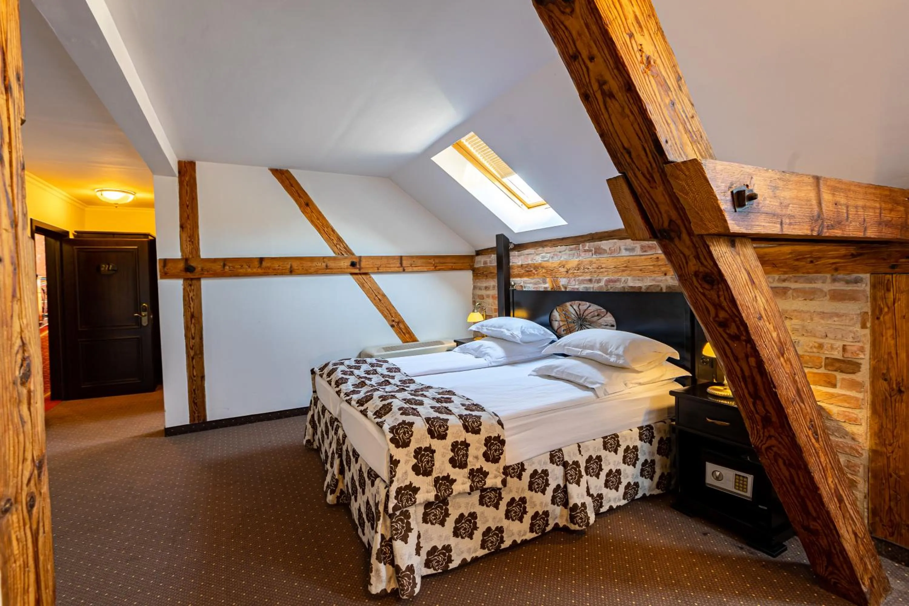 Bed in Hotel Central Park Sighisoara