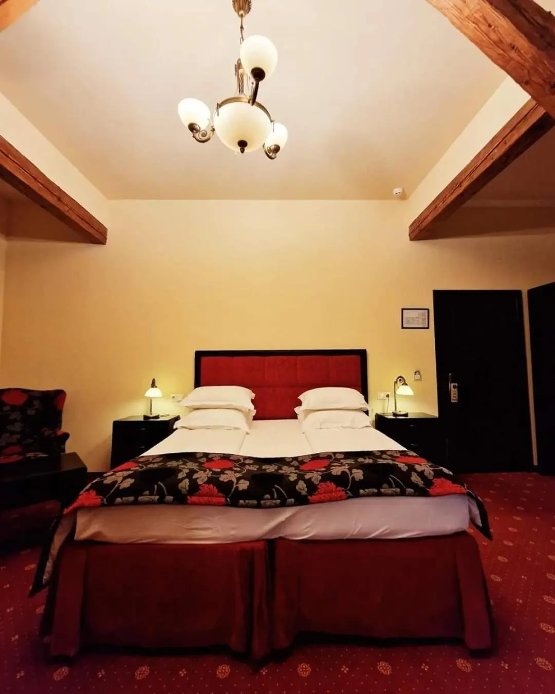 Bed in Hotel Central Park Sighisoara