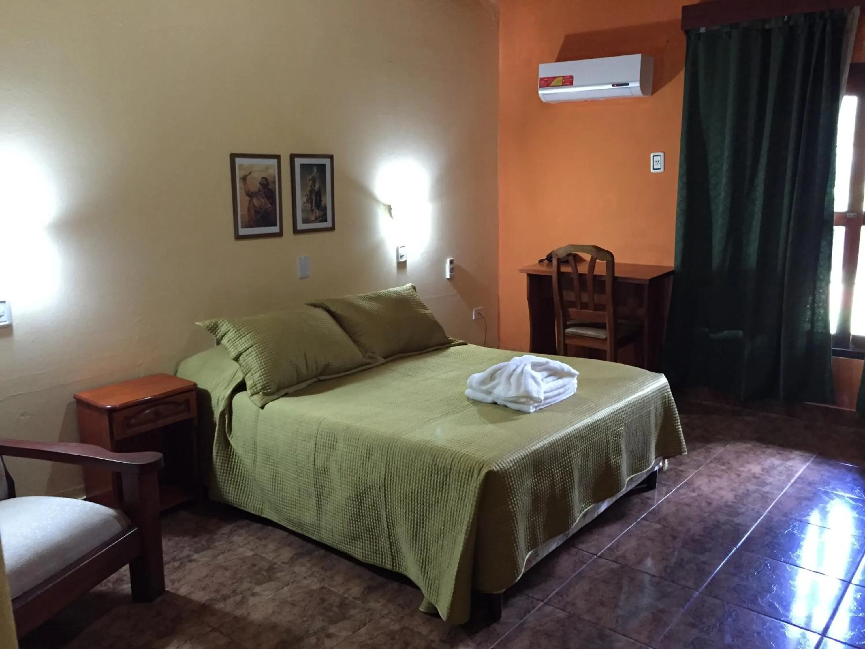 Day, Bed in Hotel Carmen