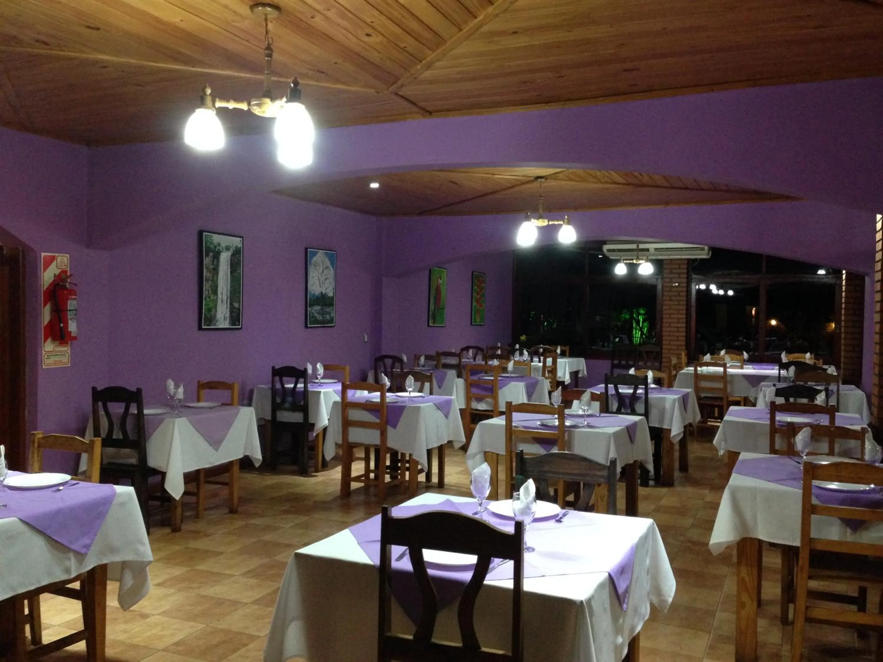 Restaurant/places to eat in Hotel Carmen