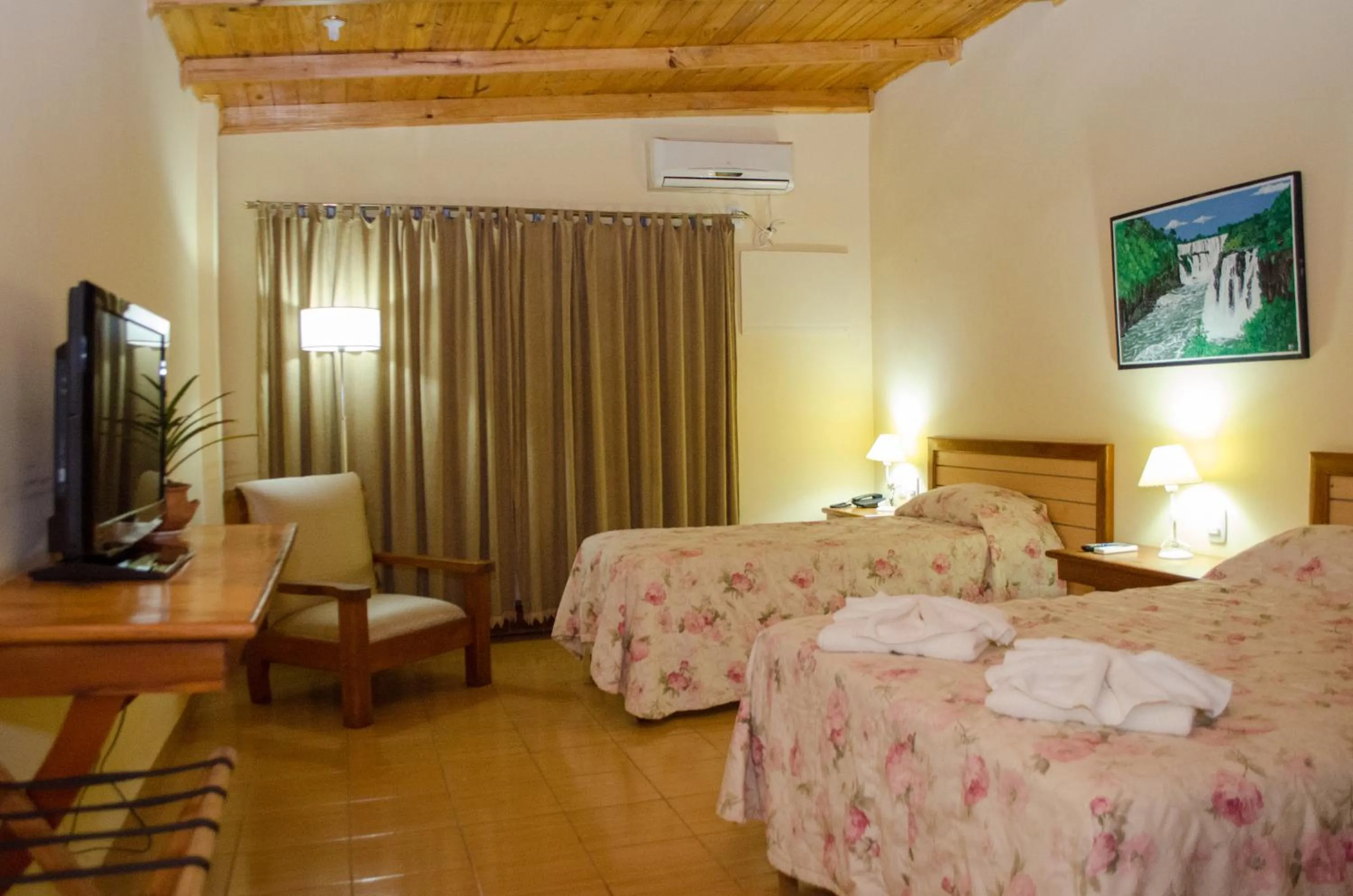 Bedroom, Bed in Hotel Carmen