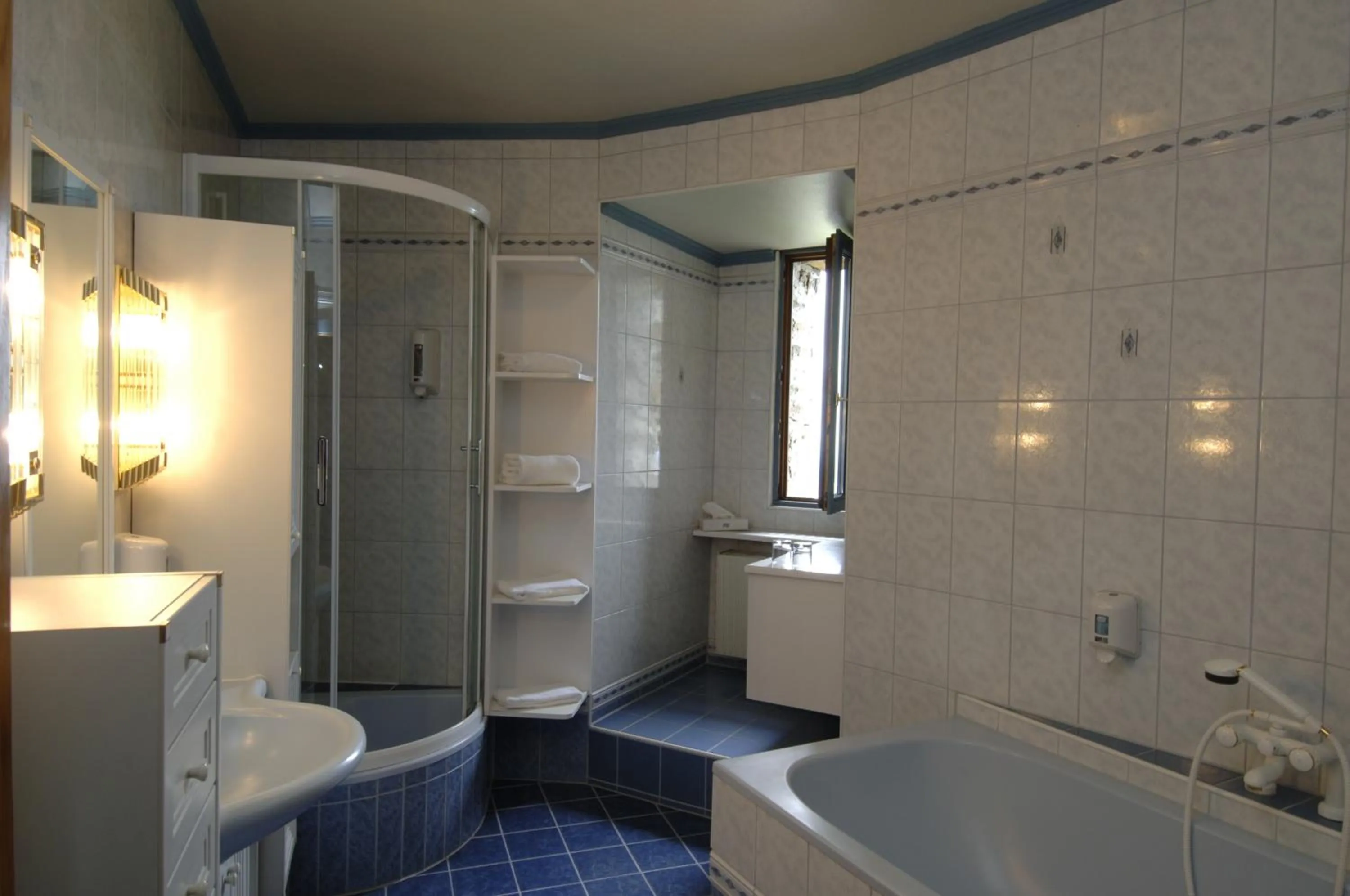 Shower in Burg Deutschlandsberg