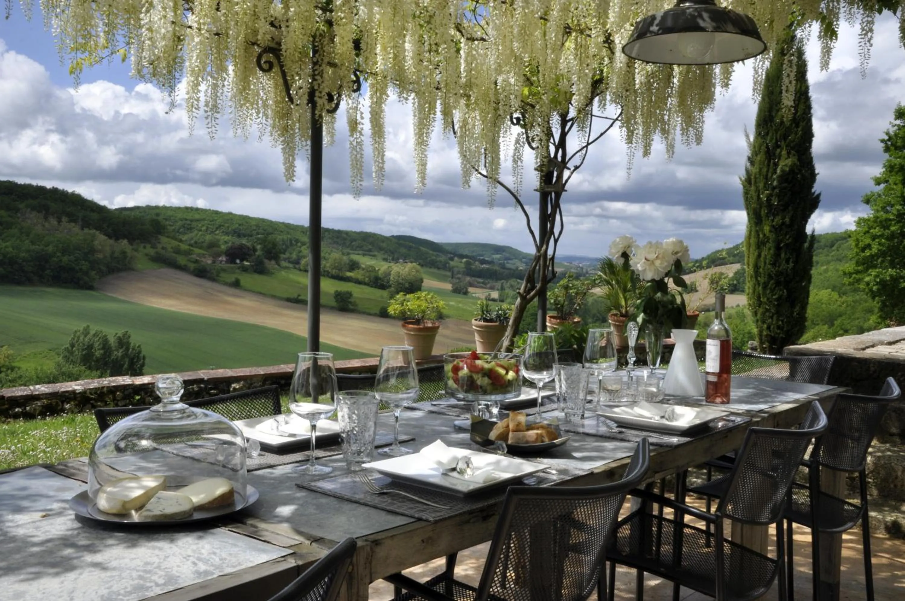 Restaurant/places to eat in Le Relais de Roquefereau