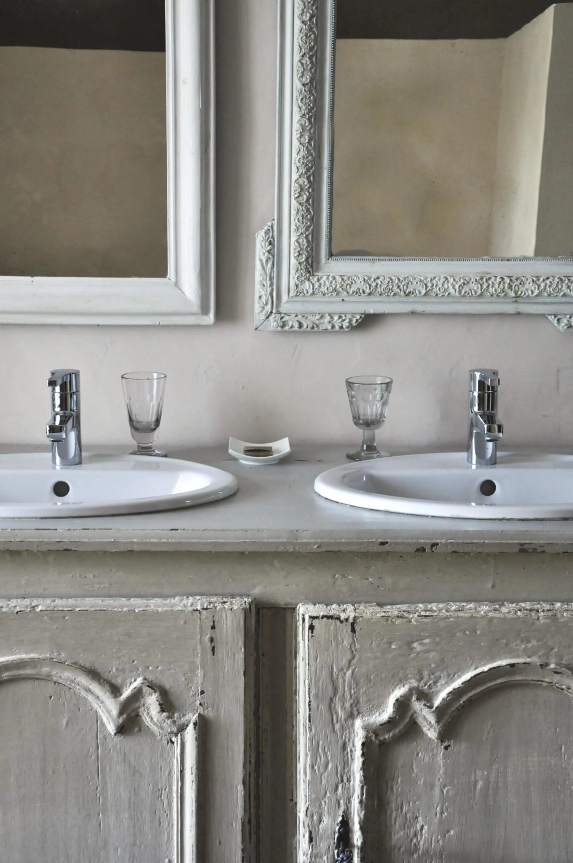 Decorative detail in Le Relais de Roquefereau