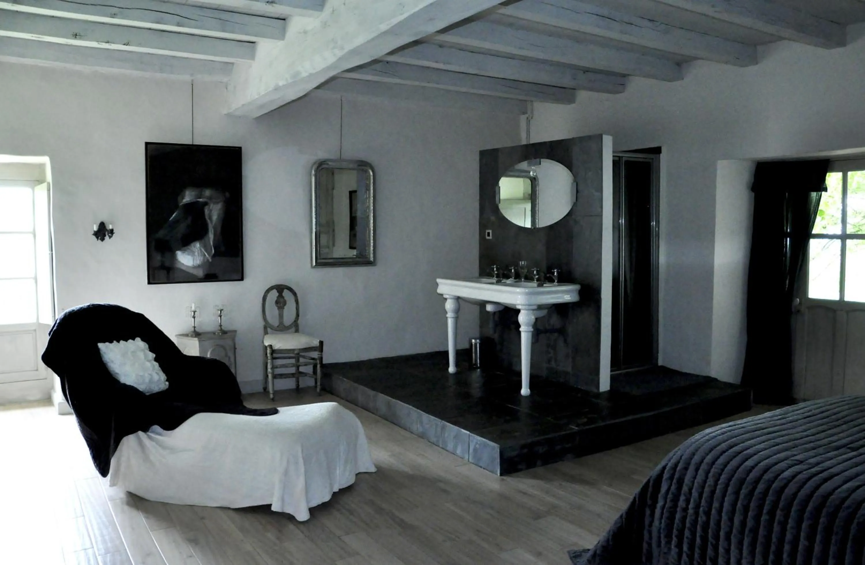 Bathroom, Bed in Le Relais de Roquefereau