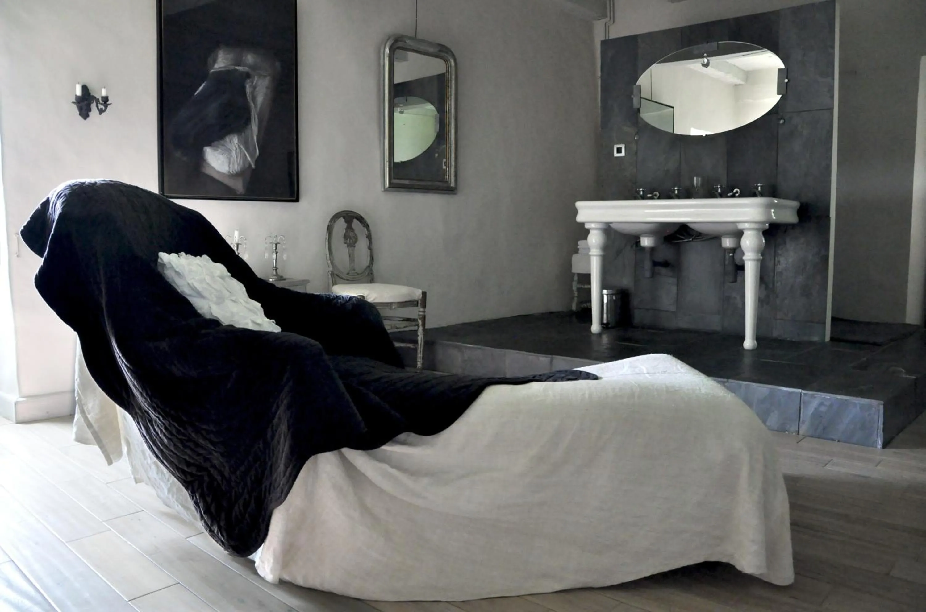 Bathroom, Bed in Le Relais de Roquefereau