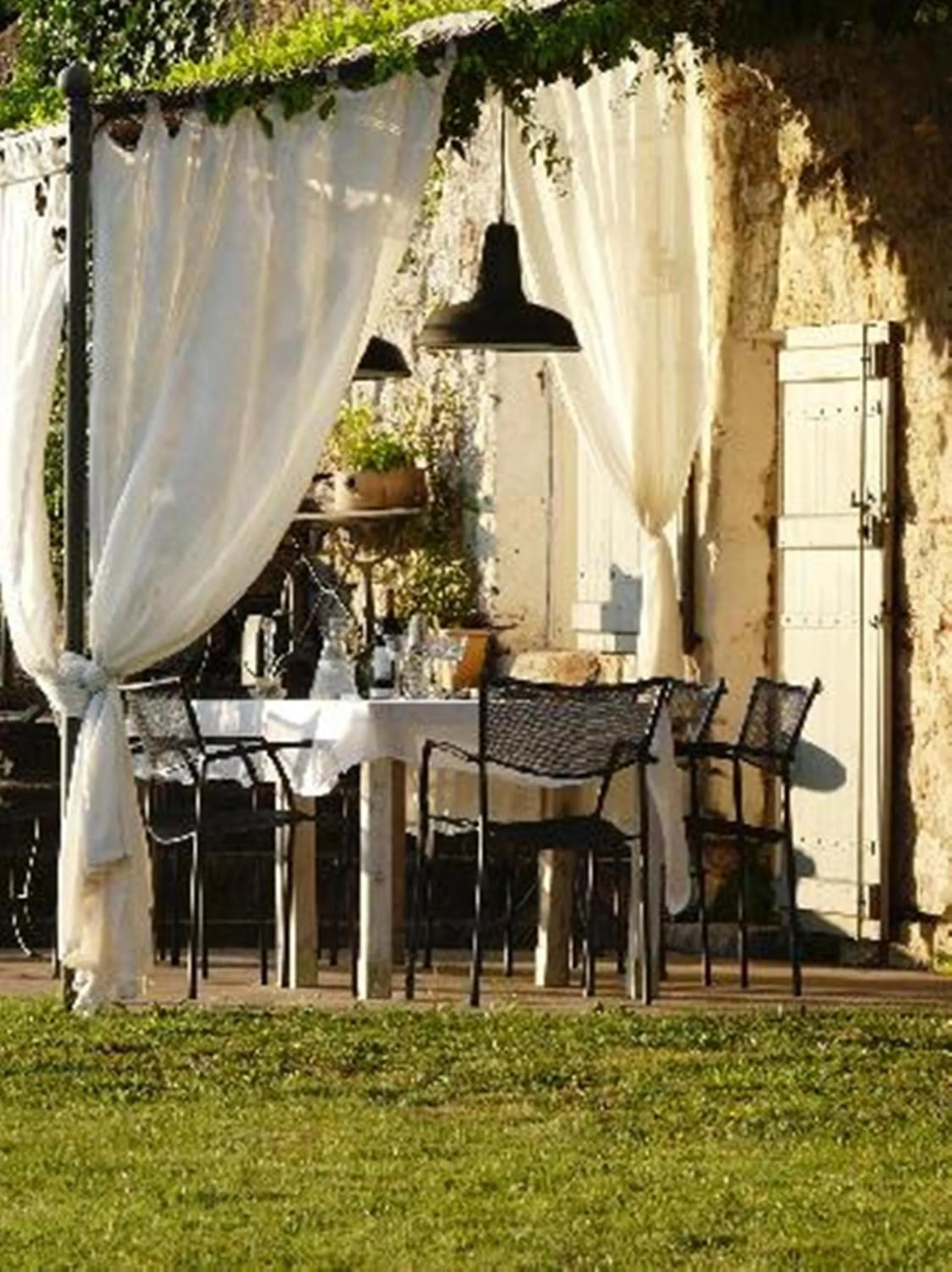Dining area in Le Relais de Roquefereau