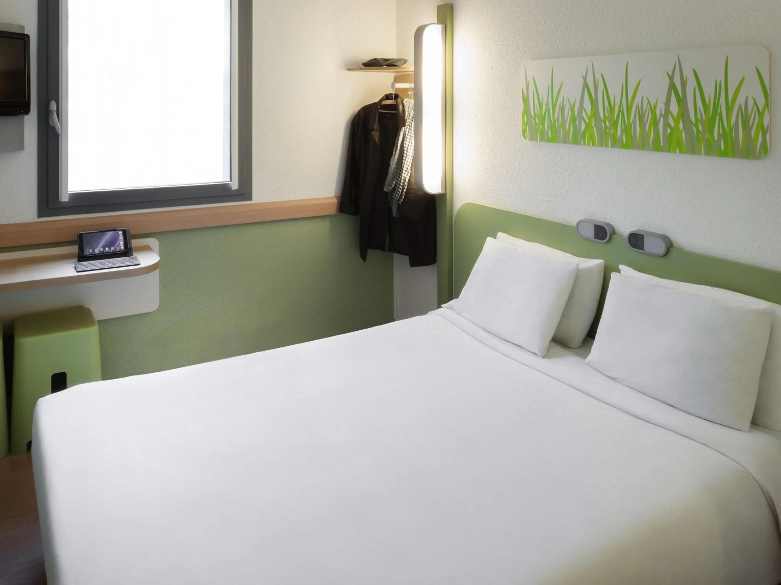 Bedroom, Bed in ibis Budget Brussels South Ruisbroek