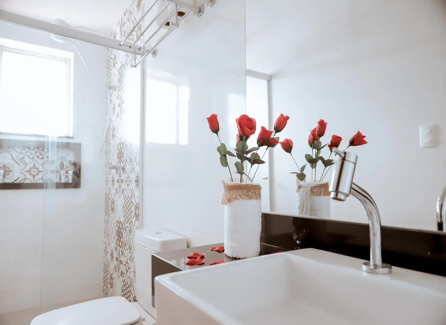 Bathroom in Cyrilo's Palace Hotel