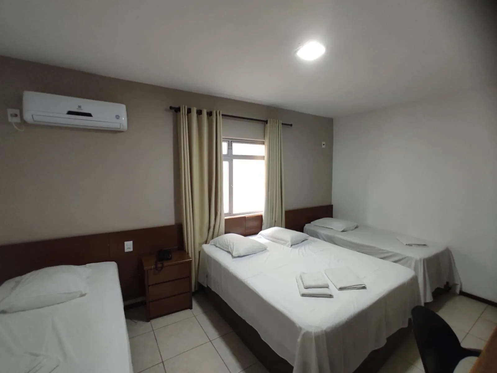 Bedroom, Bed in Cyrilo's Palace Hotel