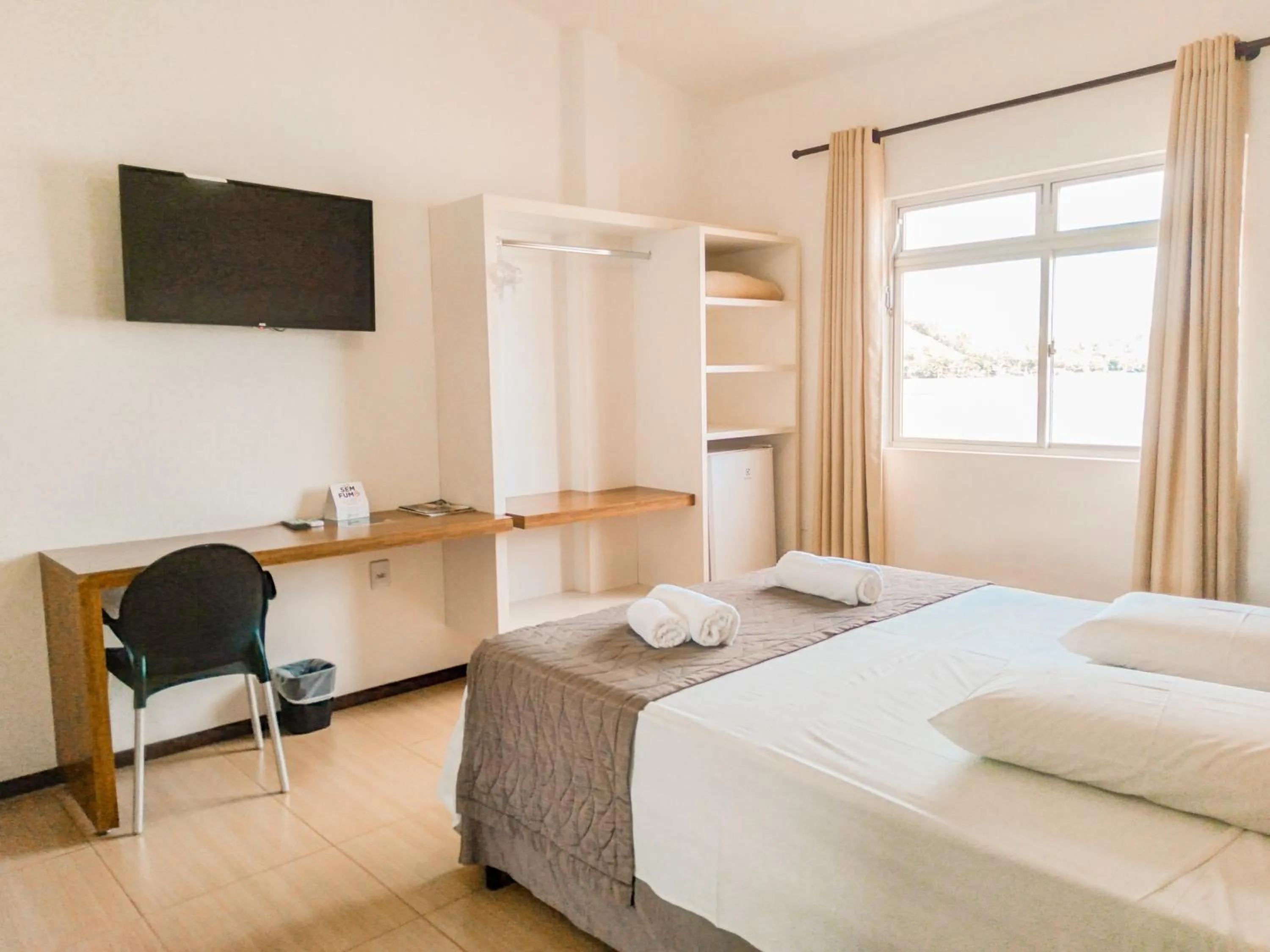 Photo of the whole room, Bed in Cyrilo's Palace Hotel