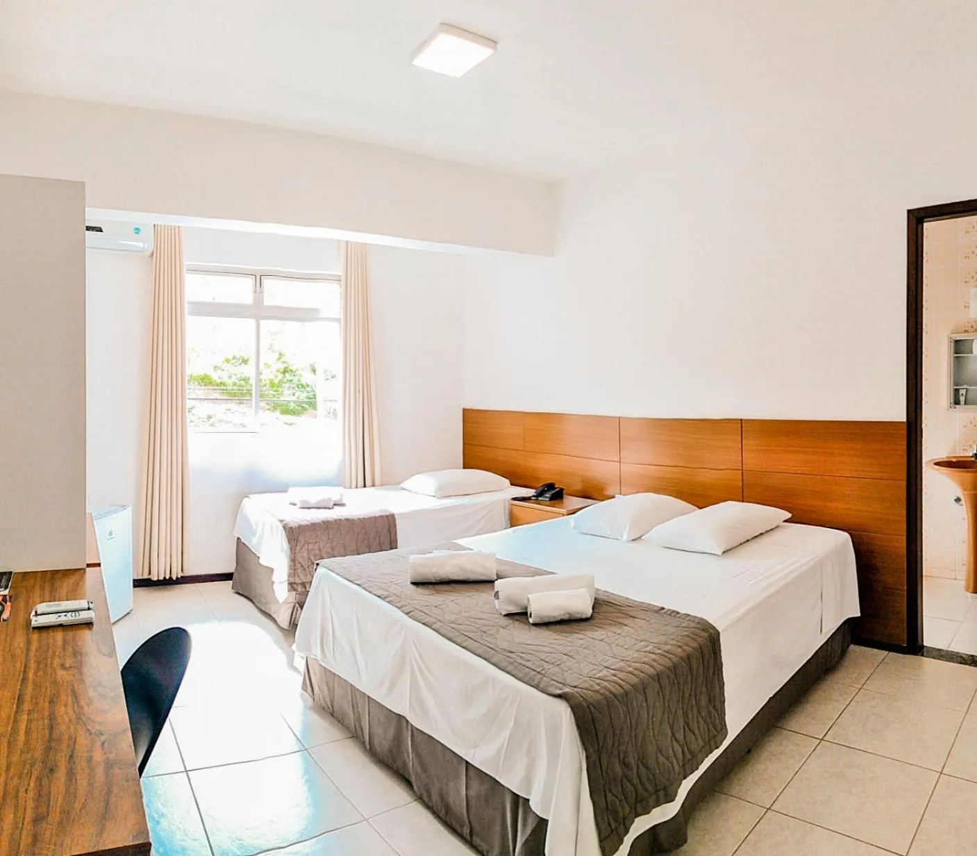 Photo of the whole room, Bed in Cyrilo's Palace Hotel