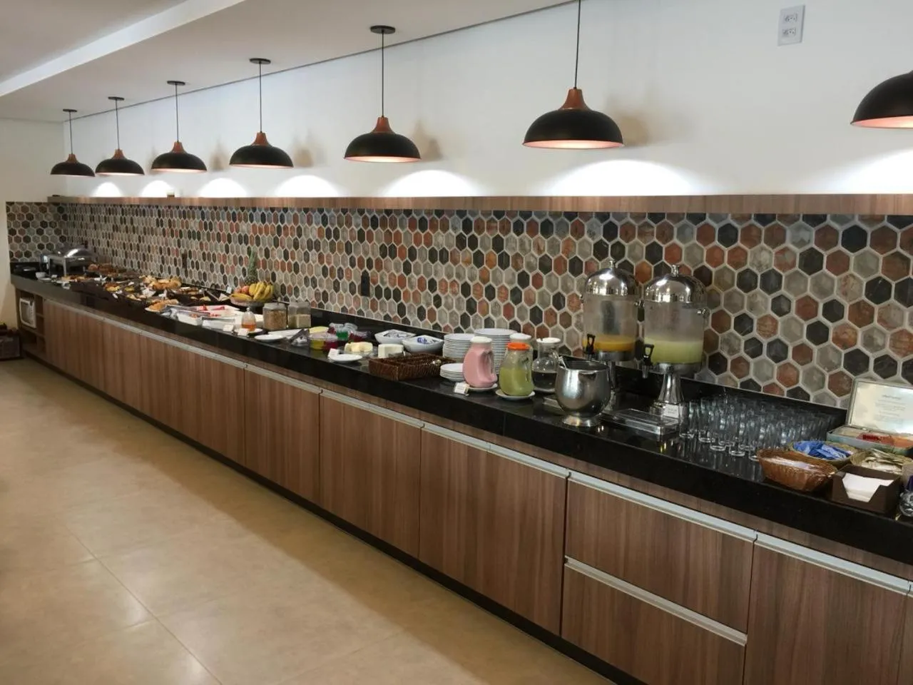Restaurant/places to eat in Cyrilo's Palace Hotel