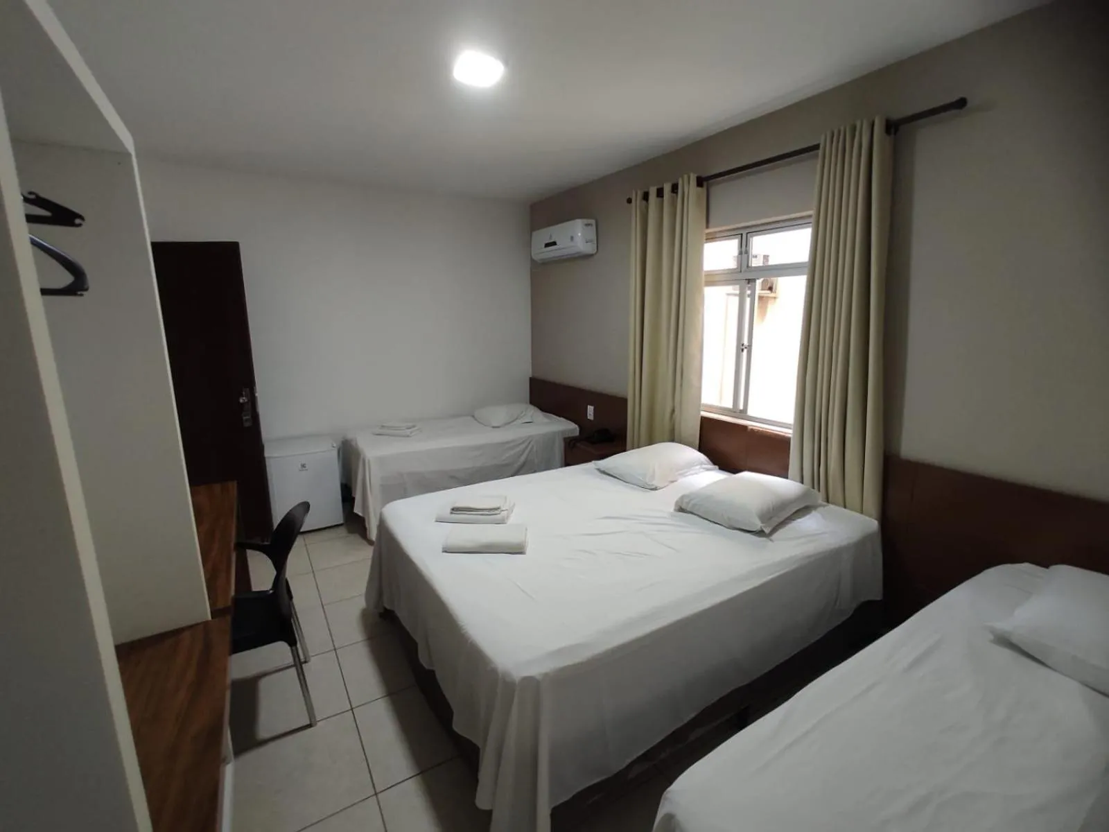 Photo of the whole room, Bed in Cyrilo's Palace Hotel