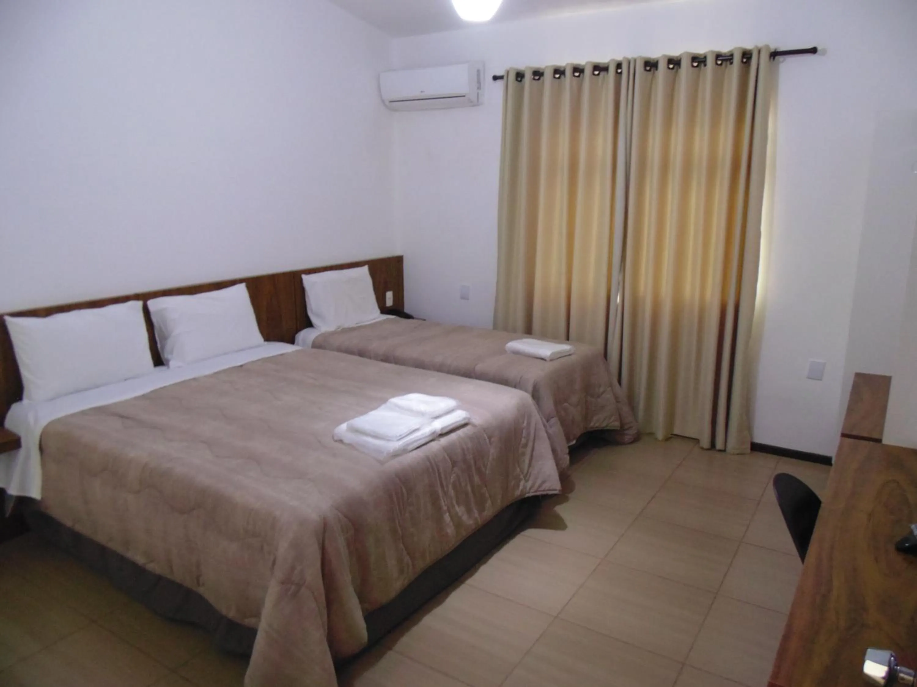 Bedroom, Bed in Cyrilo's Palace Hotel