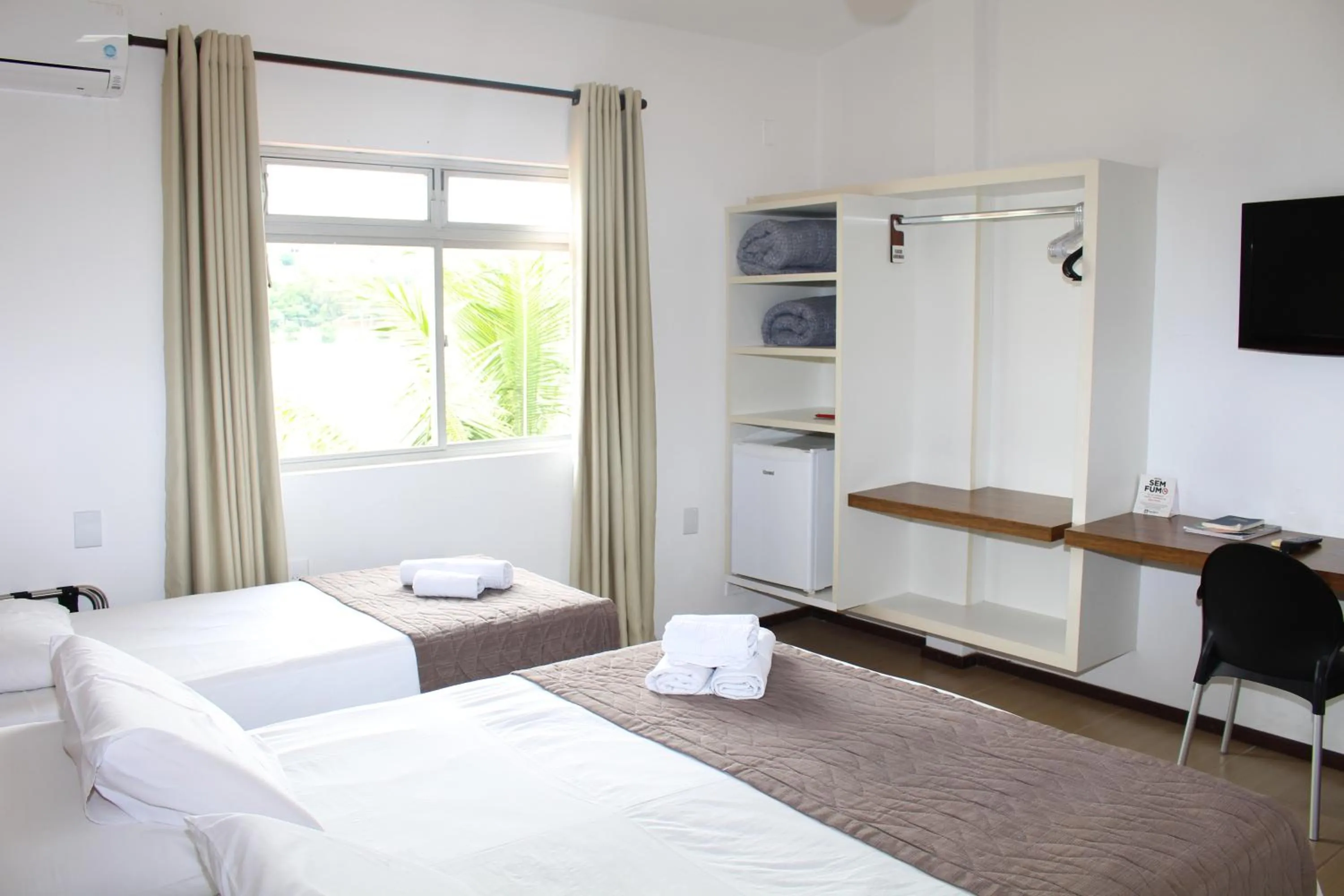 Bedroom, Bed in Cyrilo's Palace Hotel