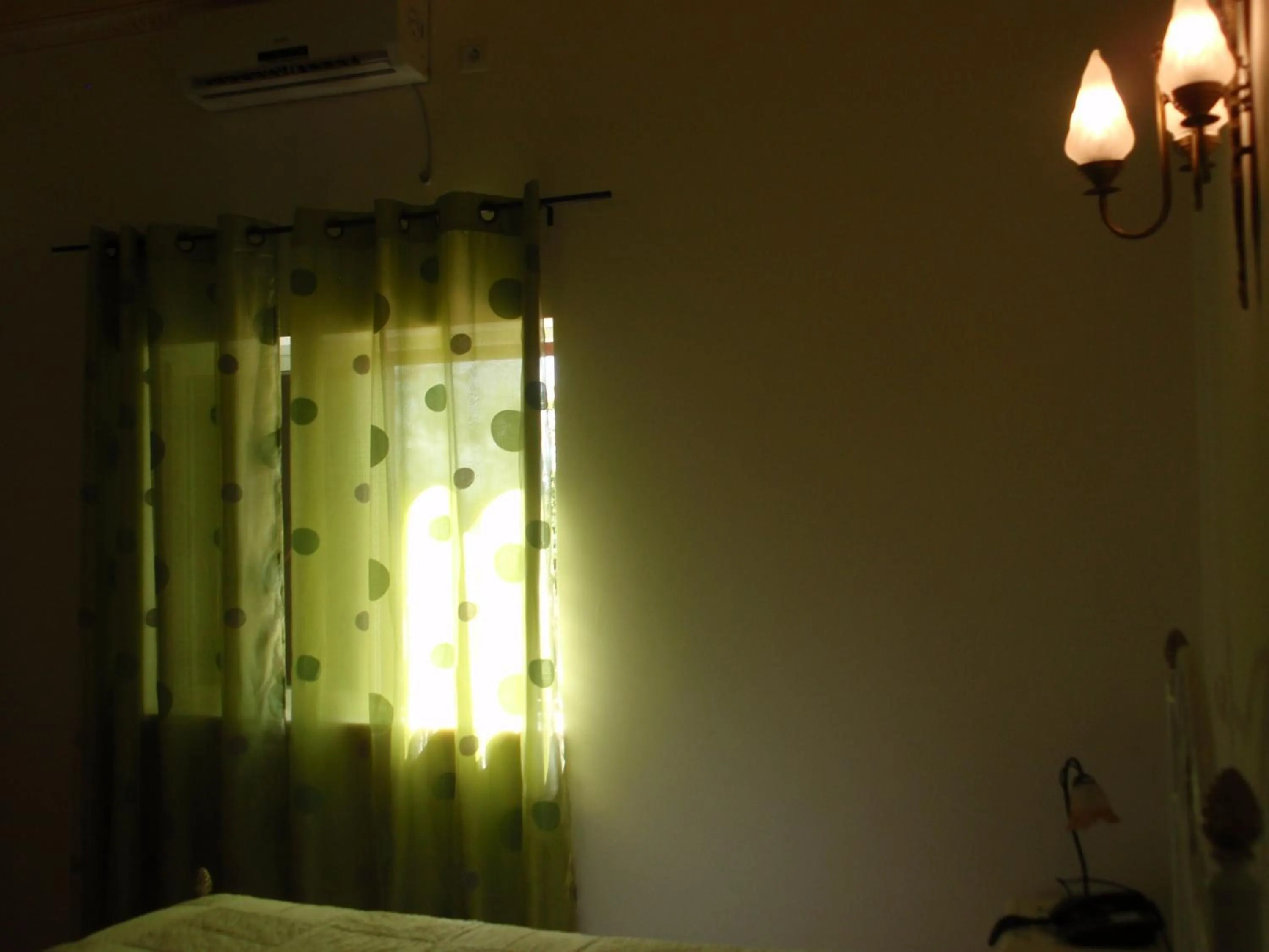 Bedroom, Bed in "O Viajante" Low Cost Hotel