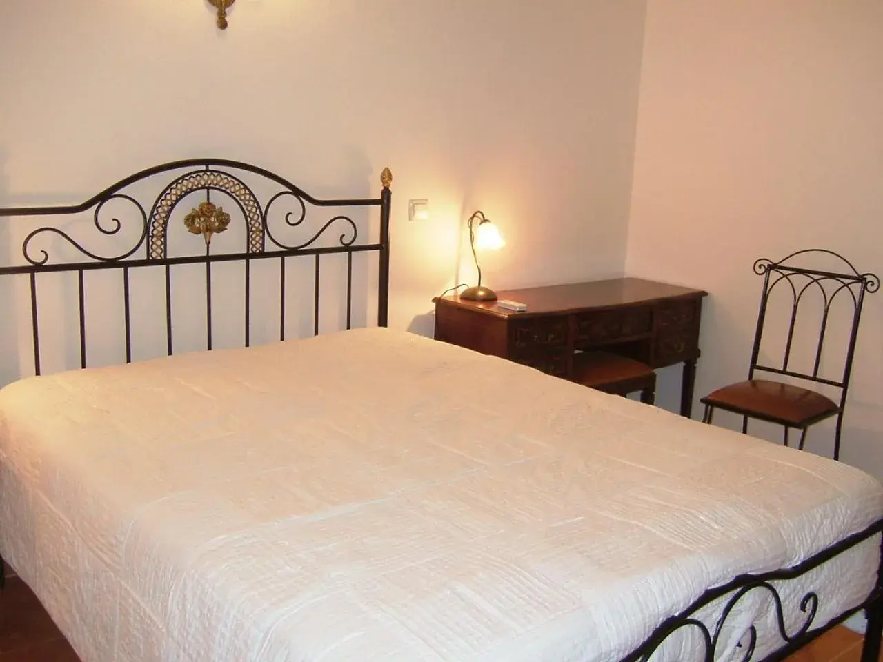 Single Room - single occupancy in "O Viajante" Low Cost Hotel Single Room - single occupancy in "O Viajante" Low Cost Hotel
