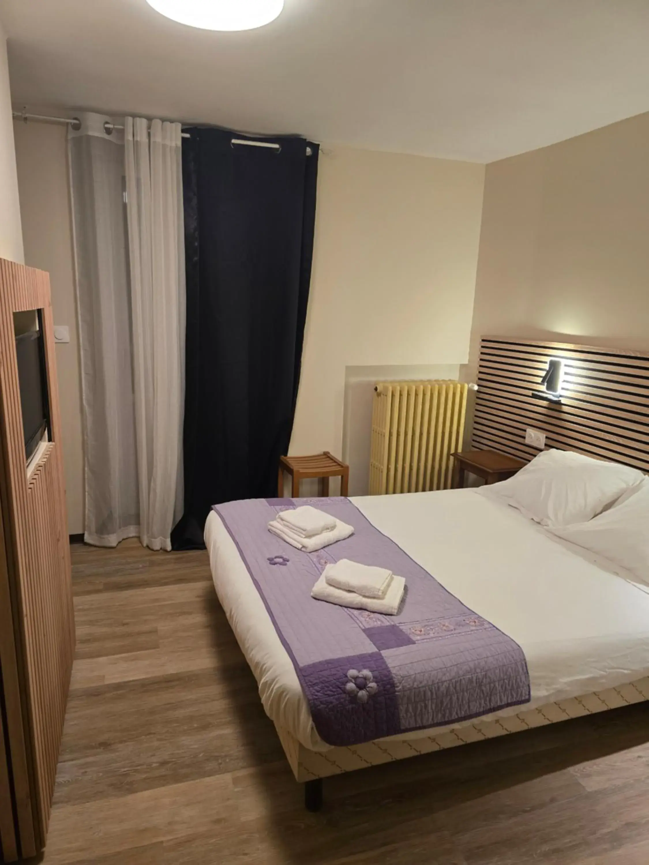 Superior Double Room - single occupancy in Hôtel Restaurant du Pont Vieux Superior Double Room - single occupancy in Hôtel Restaurant du Pont Vieux