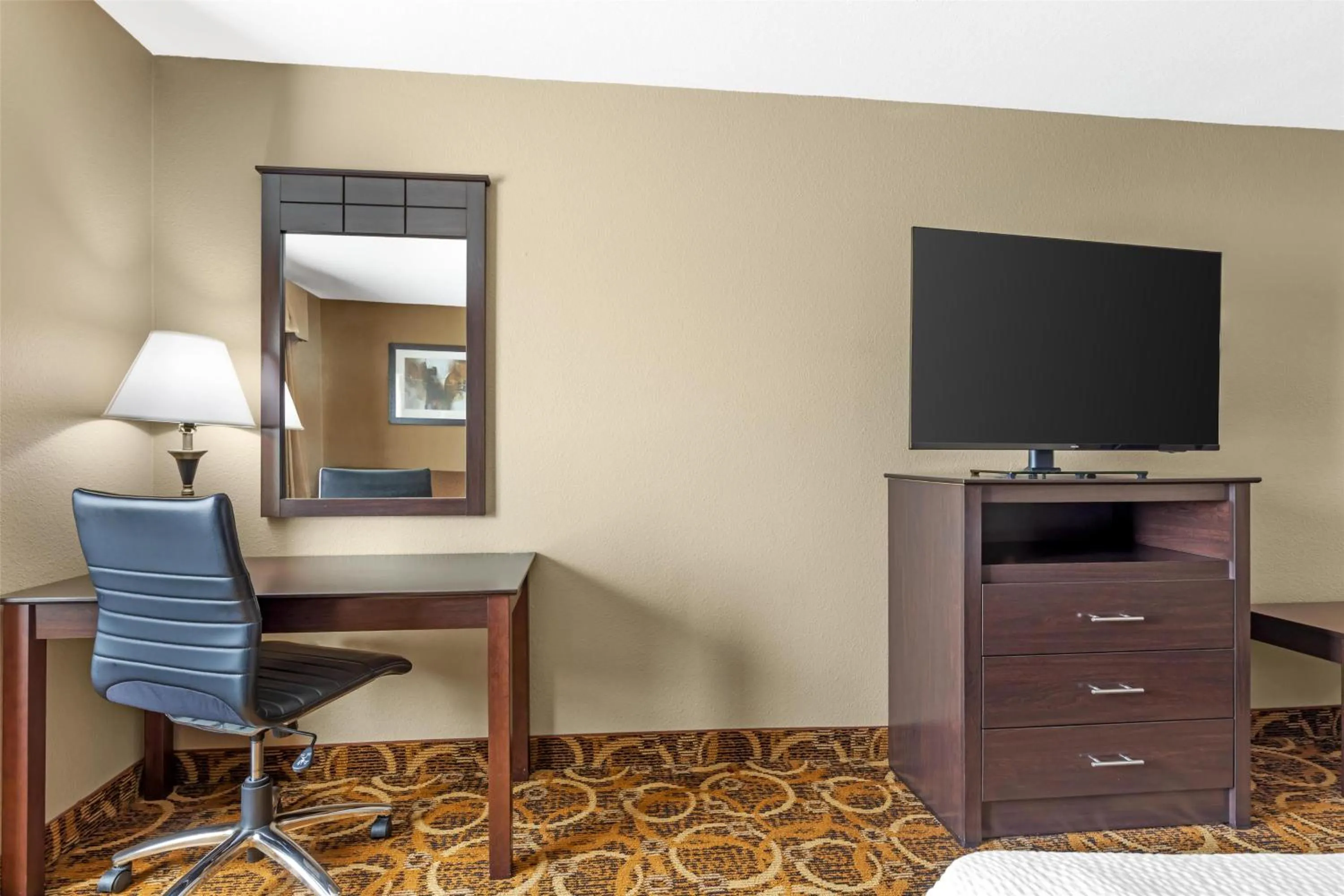 Bedroom in Best Western Northwest Inn