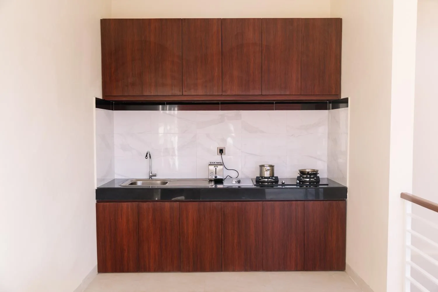 Kitchen or kitchenette in Kubu Benoa Guest House