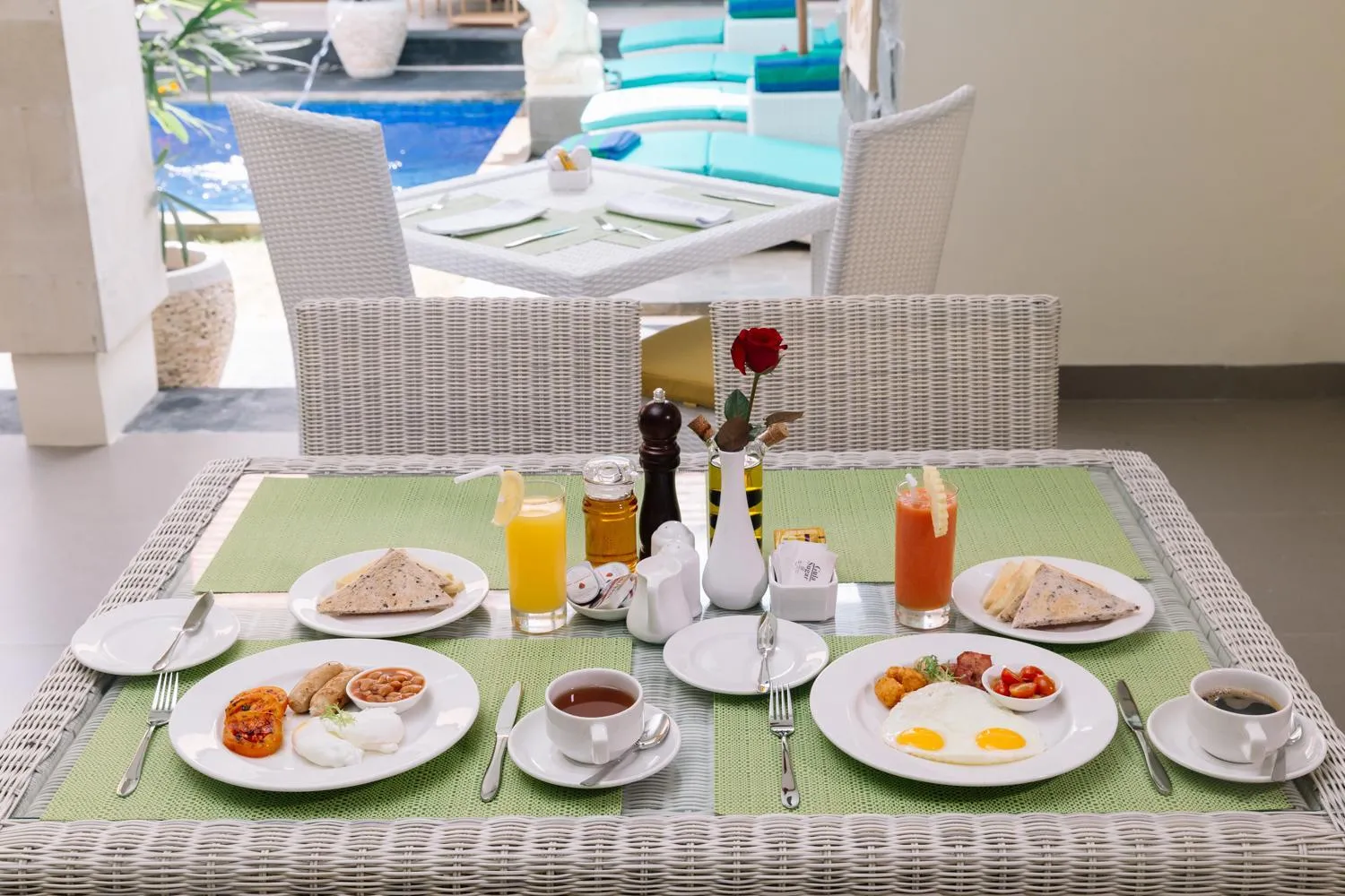 Food and drinks in Kubu Benoa Guest House
