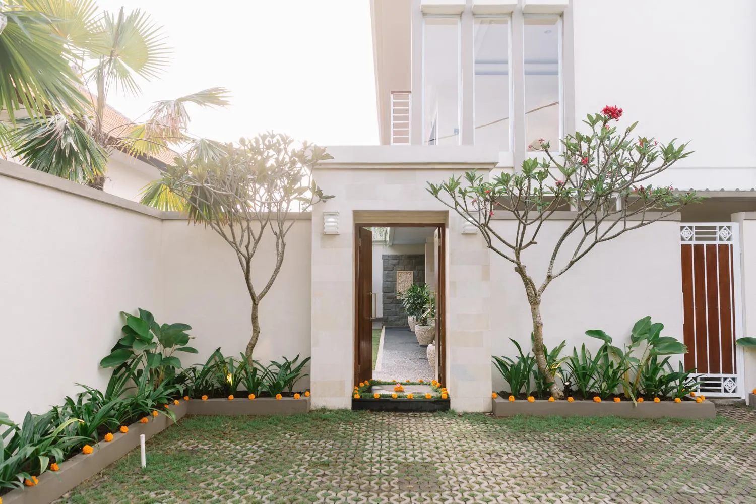 Facade/entrance in Kubu Benoa Guest House
