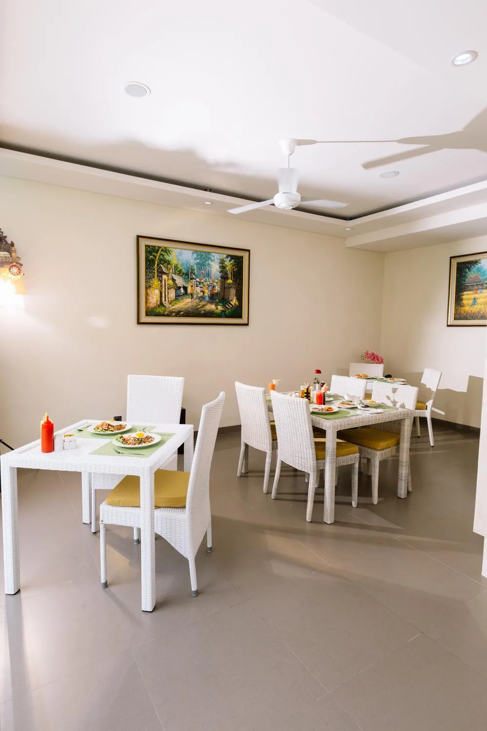 Restaurant/places to eat in Kubu Benoa Guest House