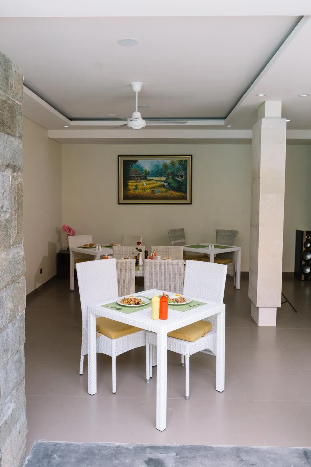 Restaurant/places to eat in Kubu Benoa Guest House