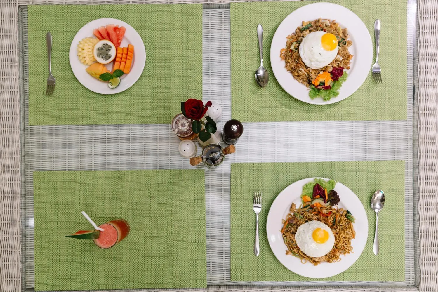 Food and drinks in Kubu Benoa Guest House