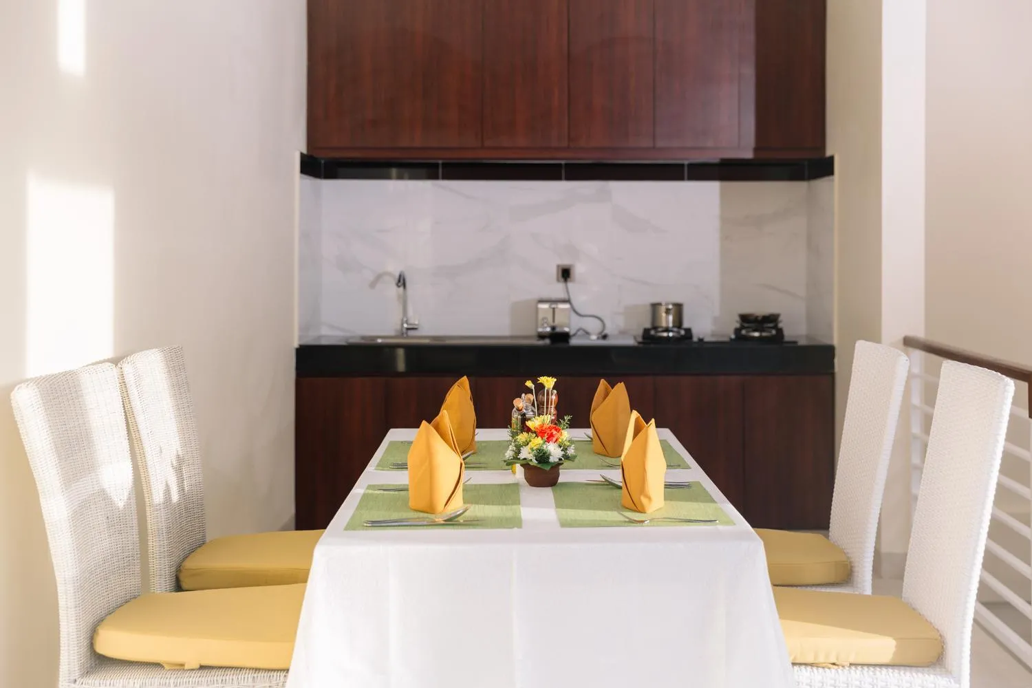 Food and drinks in Kubu Benoa Guest House