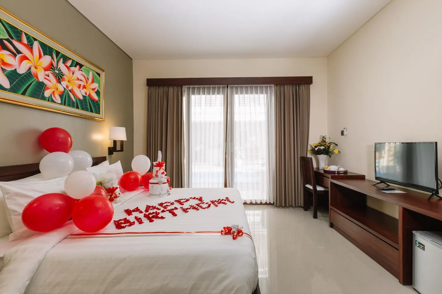 Communal lounge/ TV room, Bed in Kubu Benoa Guest House