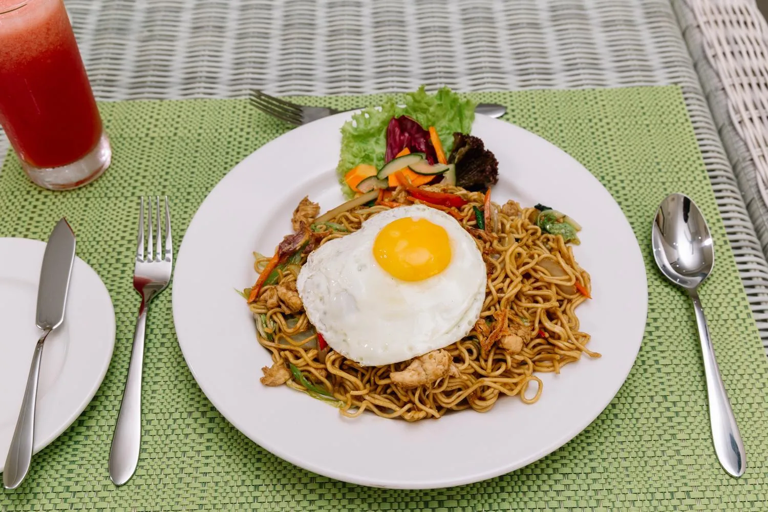 Food and drinks in Kubu Benoa Guest House