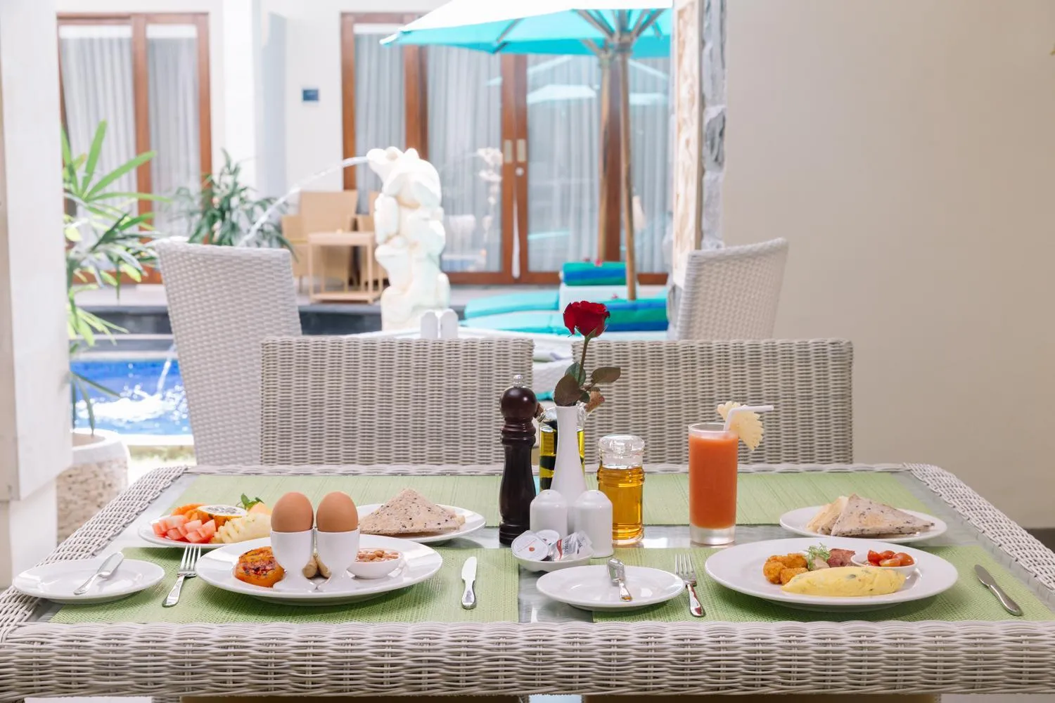 Food and drinks in Kubu Benoa Guest House