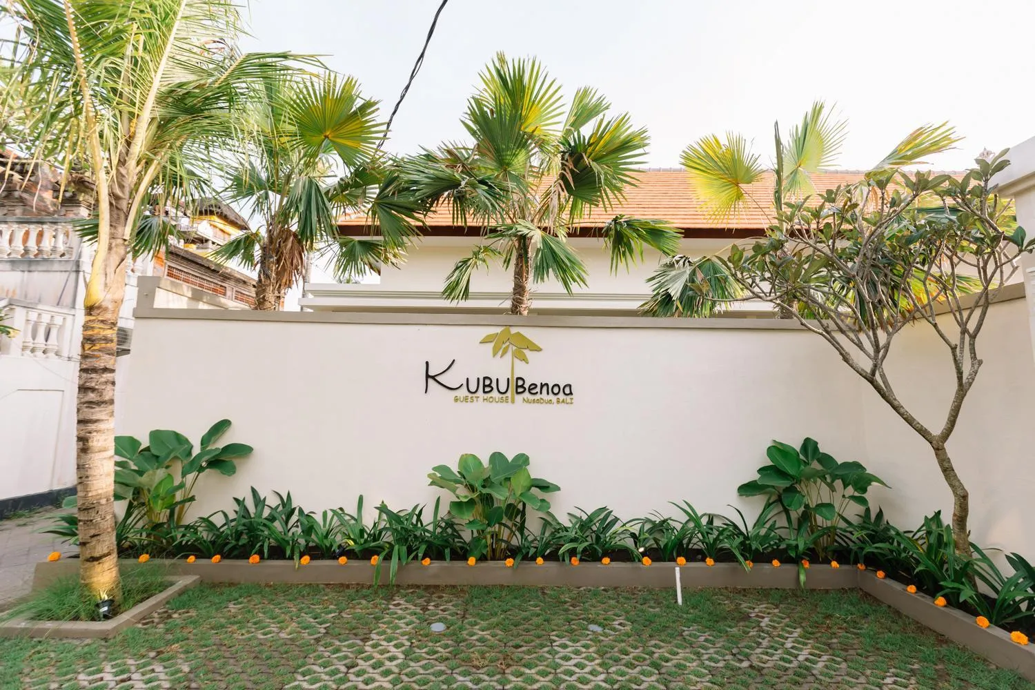 Facade/entrance in Kubu Benoa Guest House