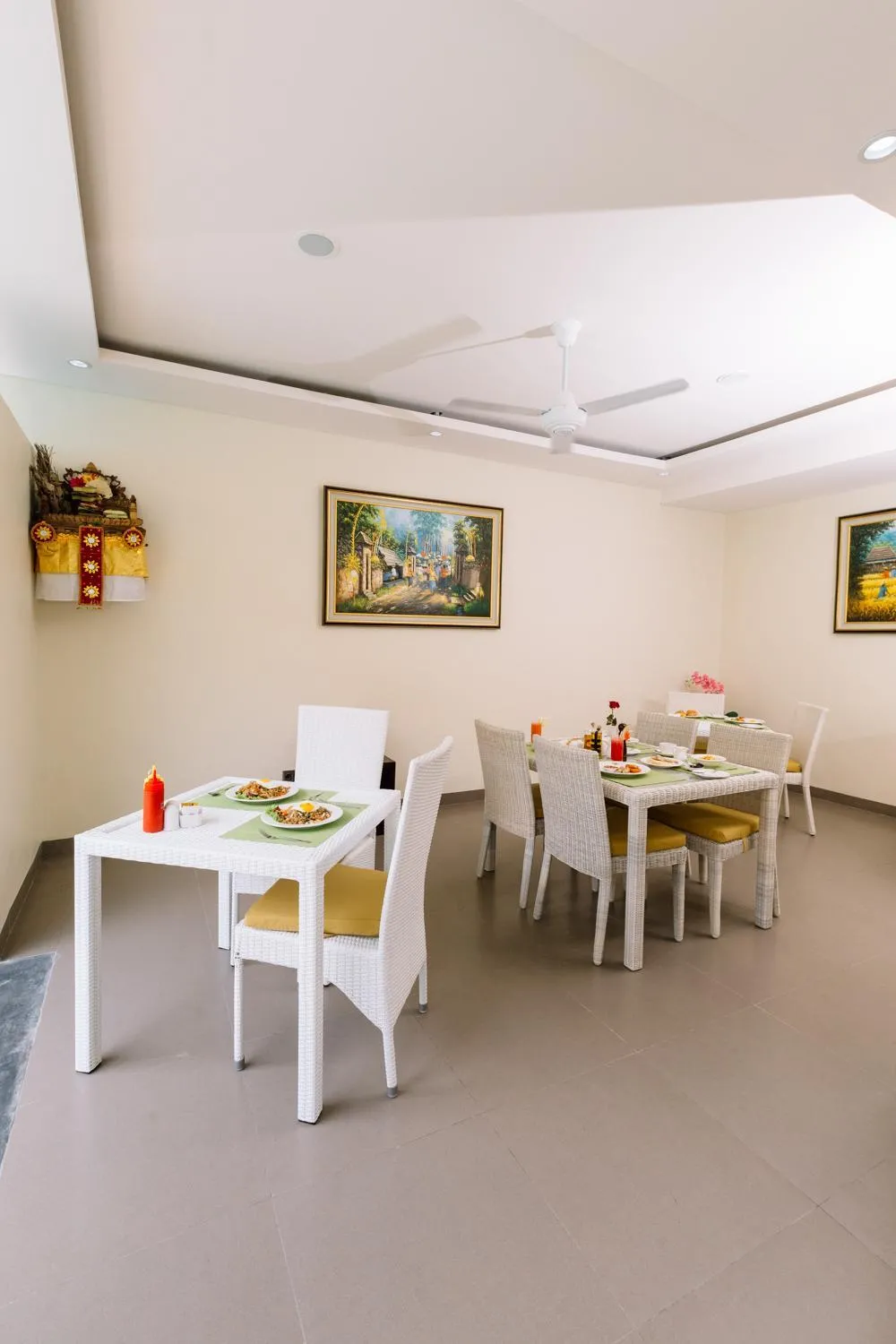 Restaurant/places to eat in Kubu Benoa Guest House
