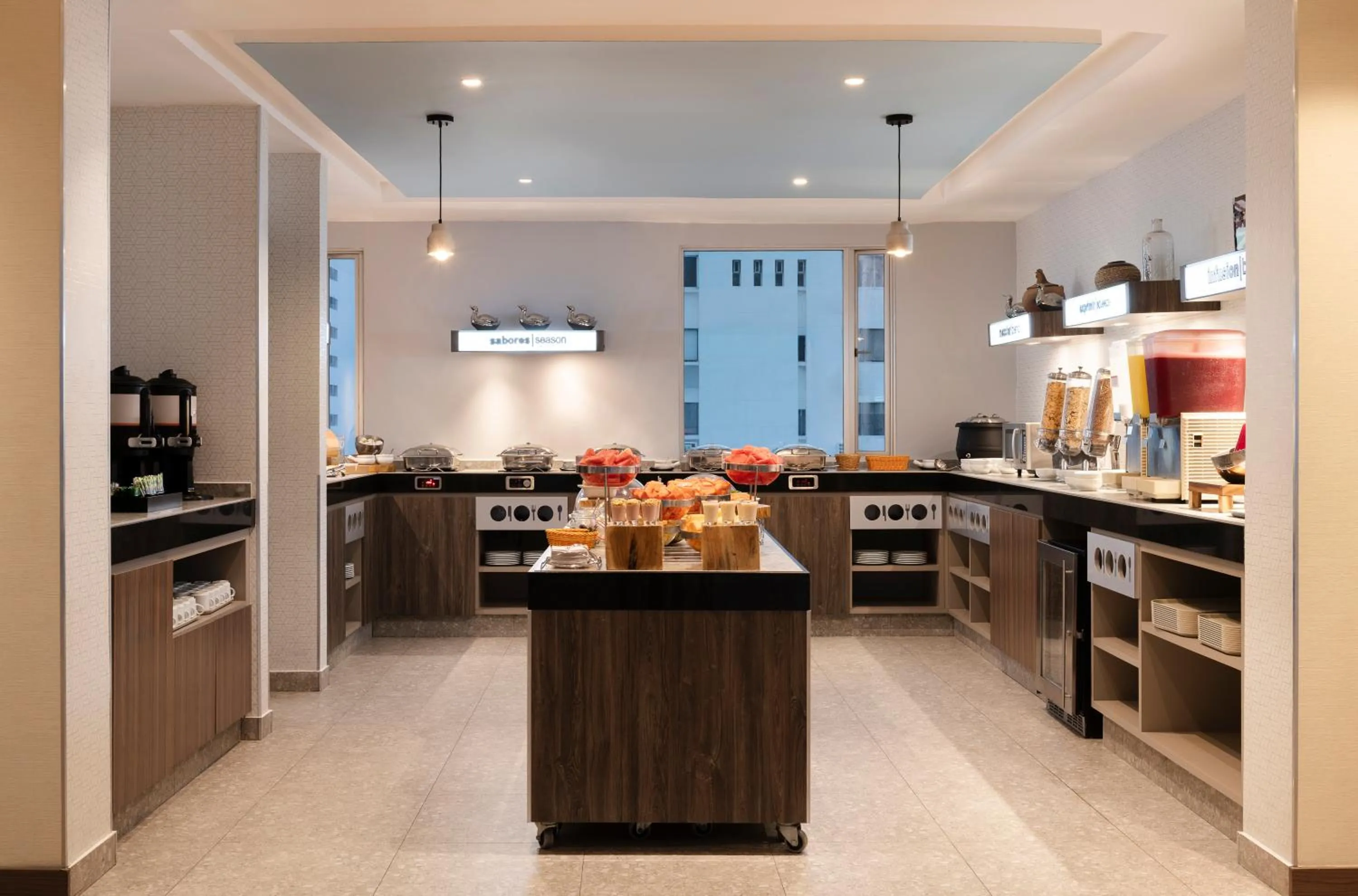 Buffet breakfast in Hampton by Hilton Cartagena