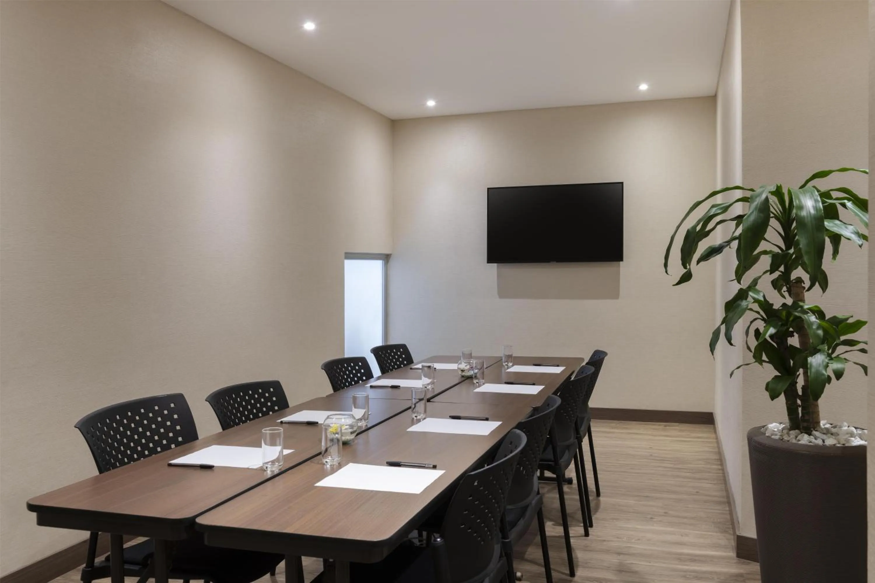 Meeting/conference room in Hampton by Hilton Cartagena